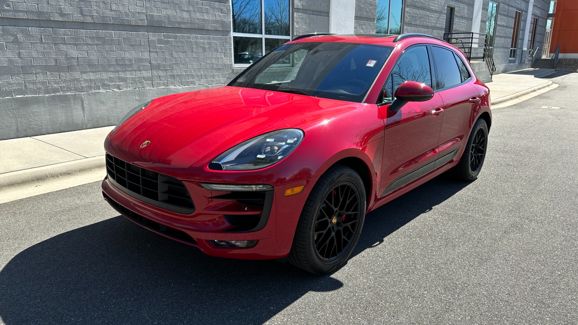 Used 2017 Porsche Macan GTS / CARBON FIBER / GTS INTERIOR / DYNAMIC LIGHTS / BOSE / SPORT WHEEL for sale Sold at Formula Imports in Charlotte NC 28227 5