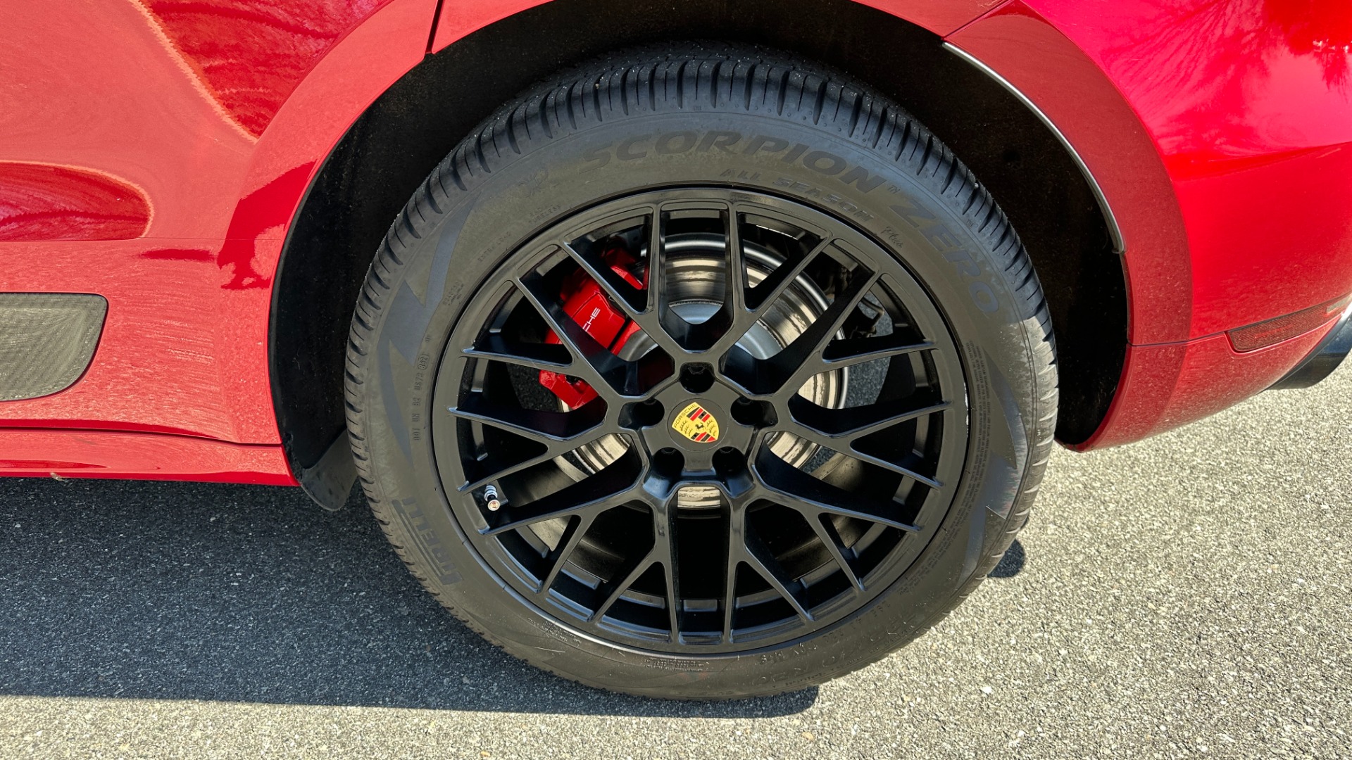 Used 2017 Porsche Macan GTS / CARBON FIBER / GTS INTERIOR / DYNAMIC LIGHTS / BOSE / SPORT WHEEL for sale Sold at Formula Imports in Charlotte NC 28227 50