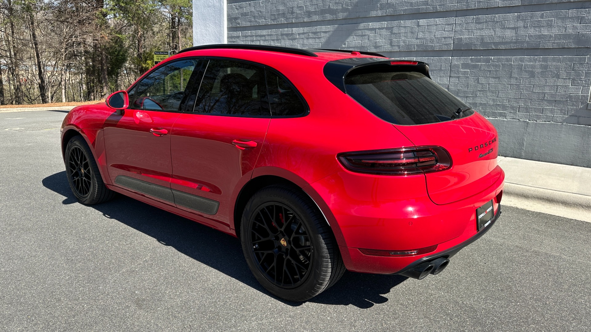 Used 2017 Porsche Macan GTS / CARBON FIBER / GTS INTERIOR / DYNAMIC LIGHTS / BOSE / SPORT WHEEL for sale Sold at Formula Imports in Charlotte NC 28227 7
