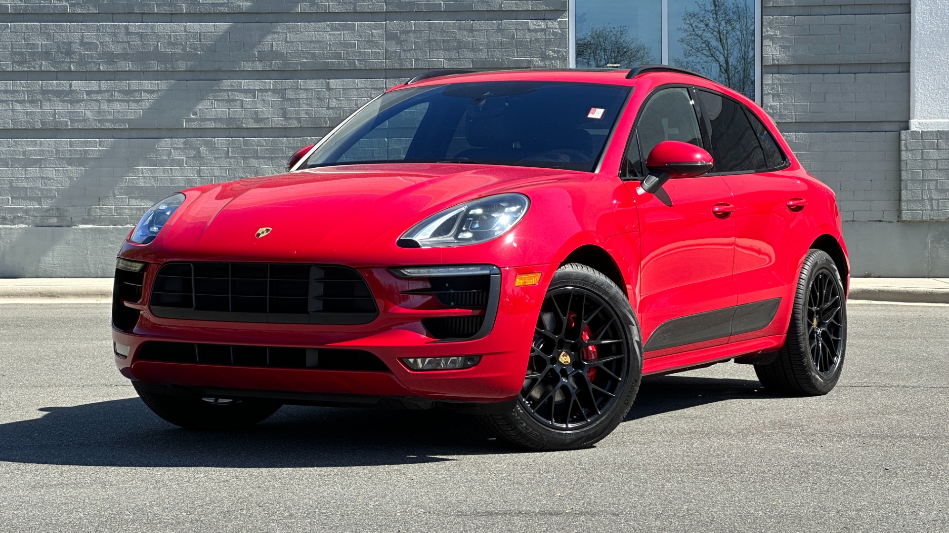 Used 2017 Porsche Macan GTS / CARBON FIBER / GTS INTERIOR / DYNAMIC LIGHTS / BOSE / SPORT WHEEL for sale Sold at Formula Imports in Charlotte NC 28227 1