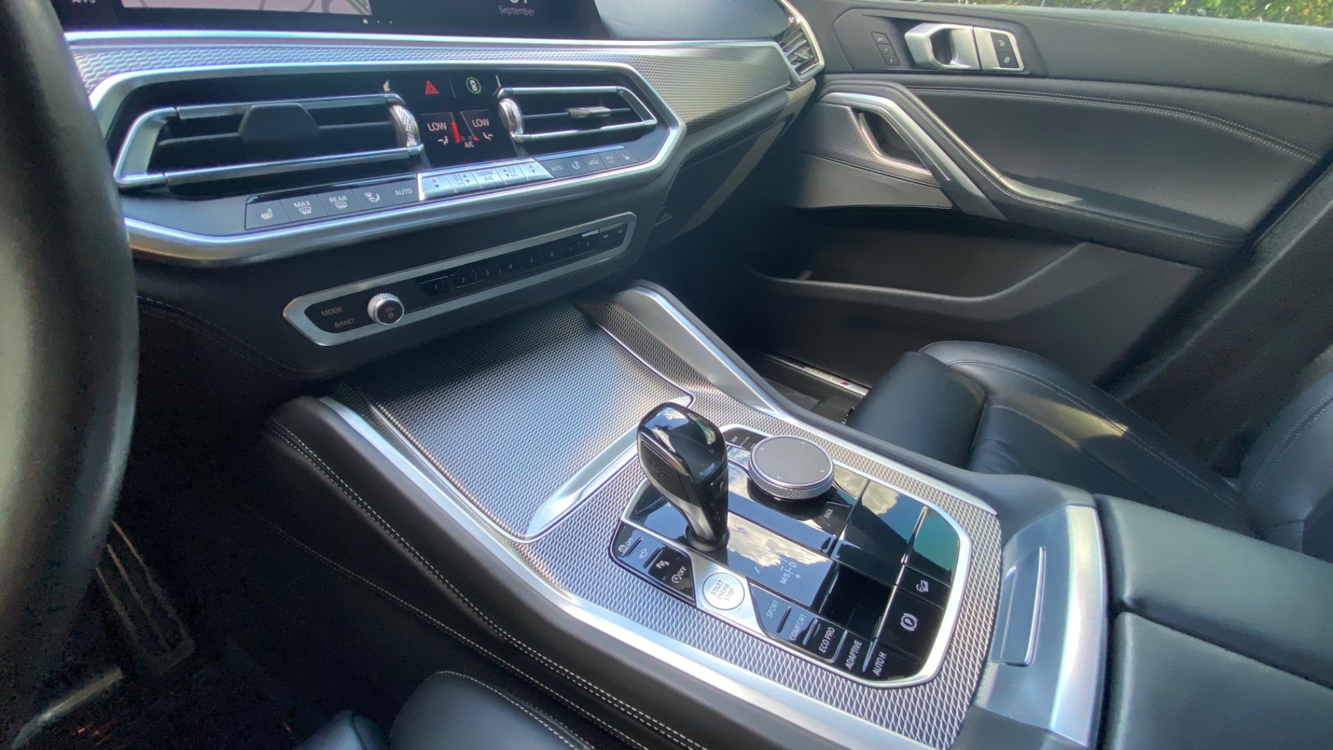 Used 2020 BMW X6 M50i for sale $61,495 at Formula Imports in Charlotte NC 28227 33