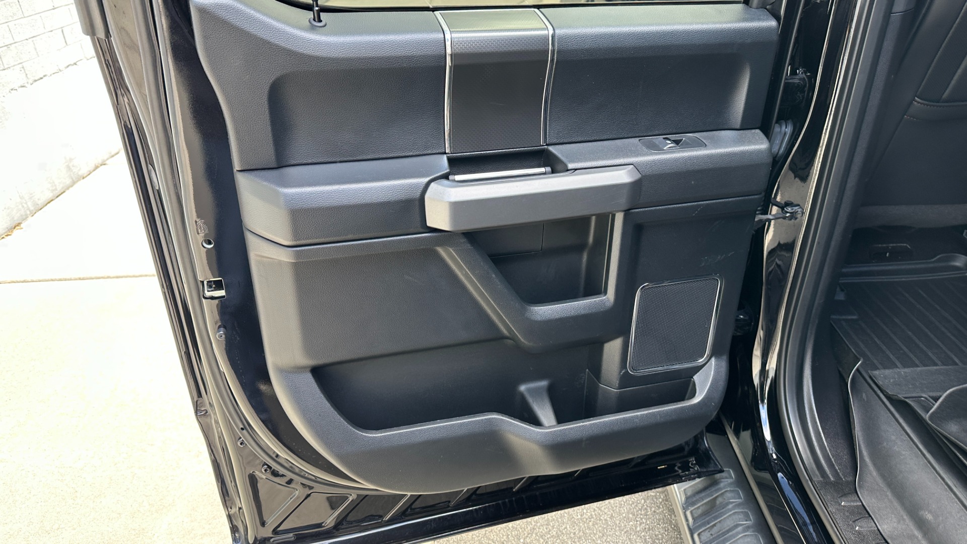 Used 2017 Ford F-150 LARIAT / SPORT EDITION / 4X4 / CREW CAB / UPGRADED WHEELS / BUMPERS / LIGHT for sale Sold at Formula Imports in Charlotte NC 28227 23