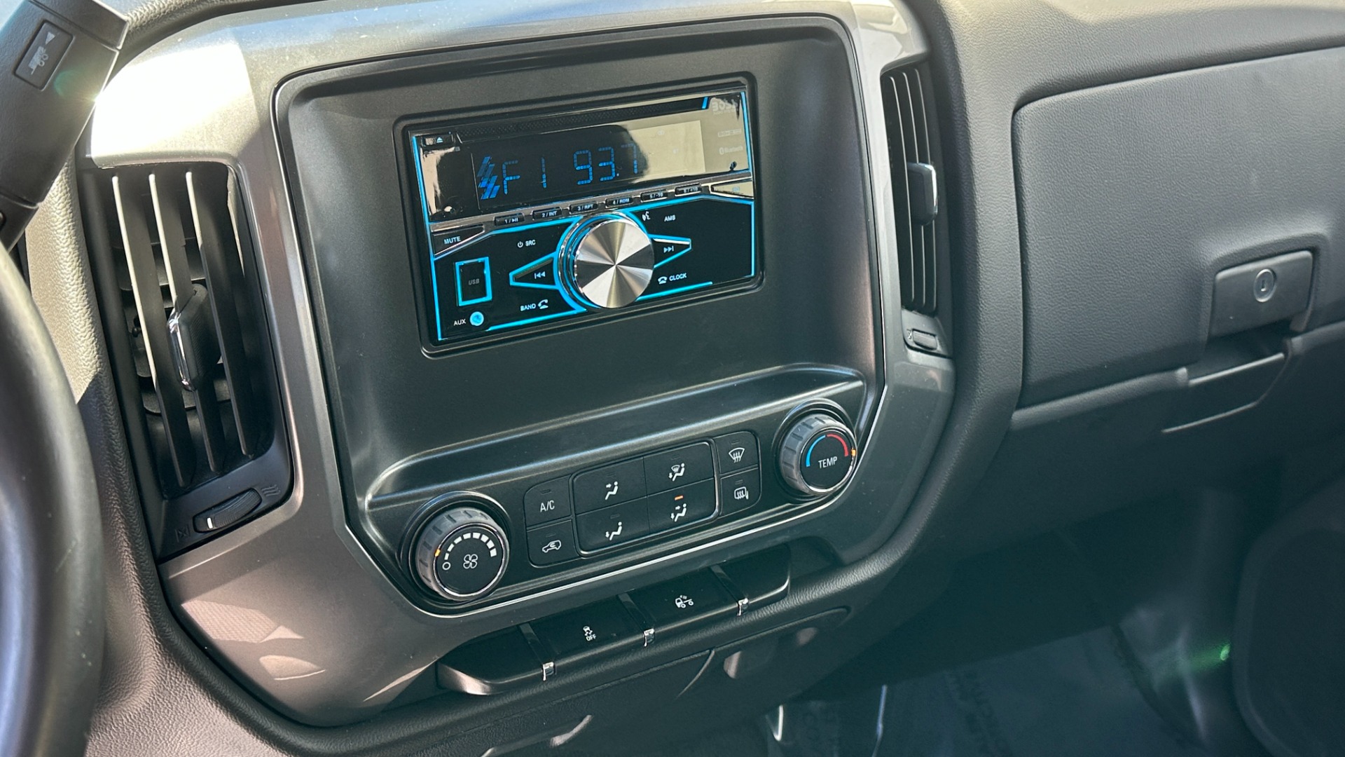 Used 2014 Chevrolet Silverado 1500 LT for sale $20,995 at Formula Imports in Charlotte NC 28227 15