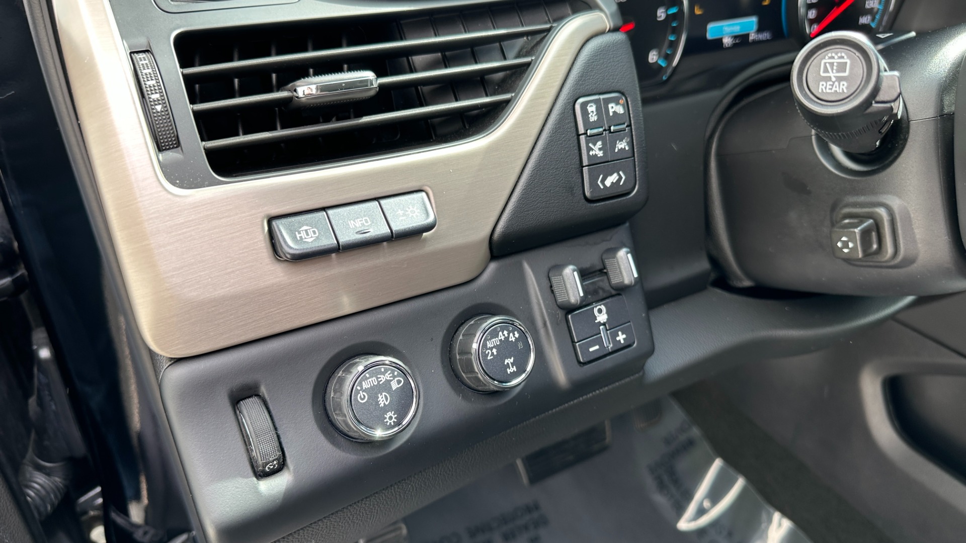 Used 2017 GMC Yukon XL DENALI / OPEN ROAD PACKAGE / 22IN WHEELS / REAR ENTERTAINMENT for sale Sold at Formula Imports in Charlotte NC 28227 15
