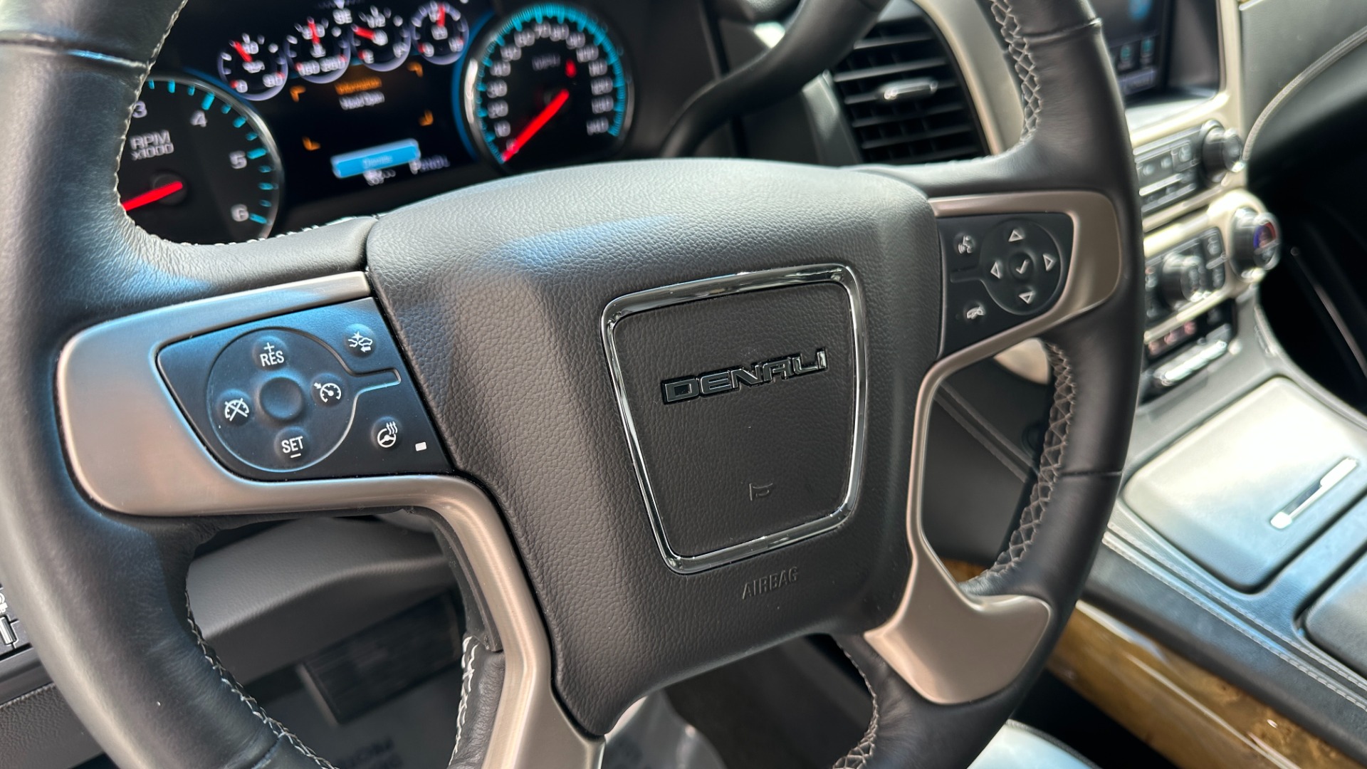 Used 2017 GMC Yukon XL DENALI / OPEN ROAD PACKAGE / 22IN WHEELS / REAR ENTERTAINMENT for sale Sold at Formula Imports in Charlotte NC 28227 16