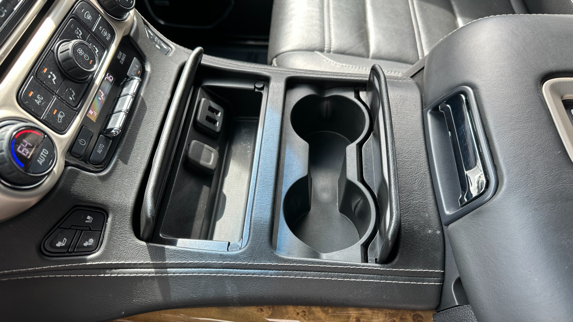 Used 2017 GMC Yukon XL DENALI / OPEN ROAD PACKAGE / 22IN WHEELS / REAR ENTERTAINMENT for sale Sold at Formula Imports in Charlotte NC 28227 22