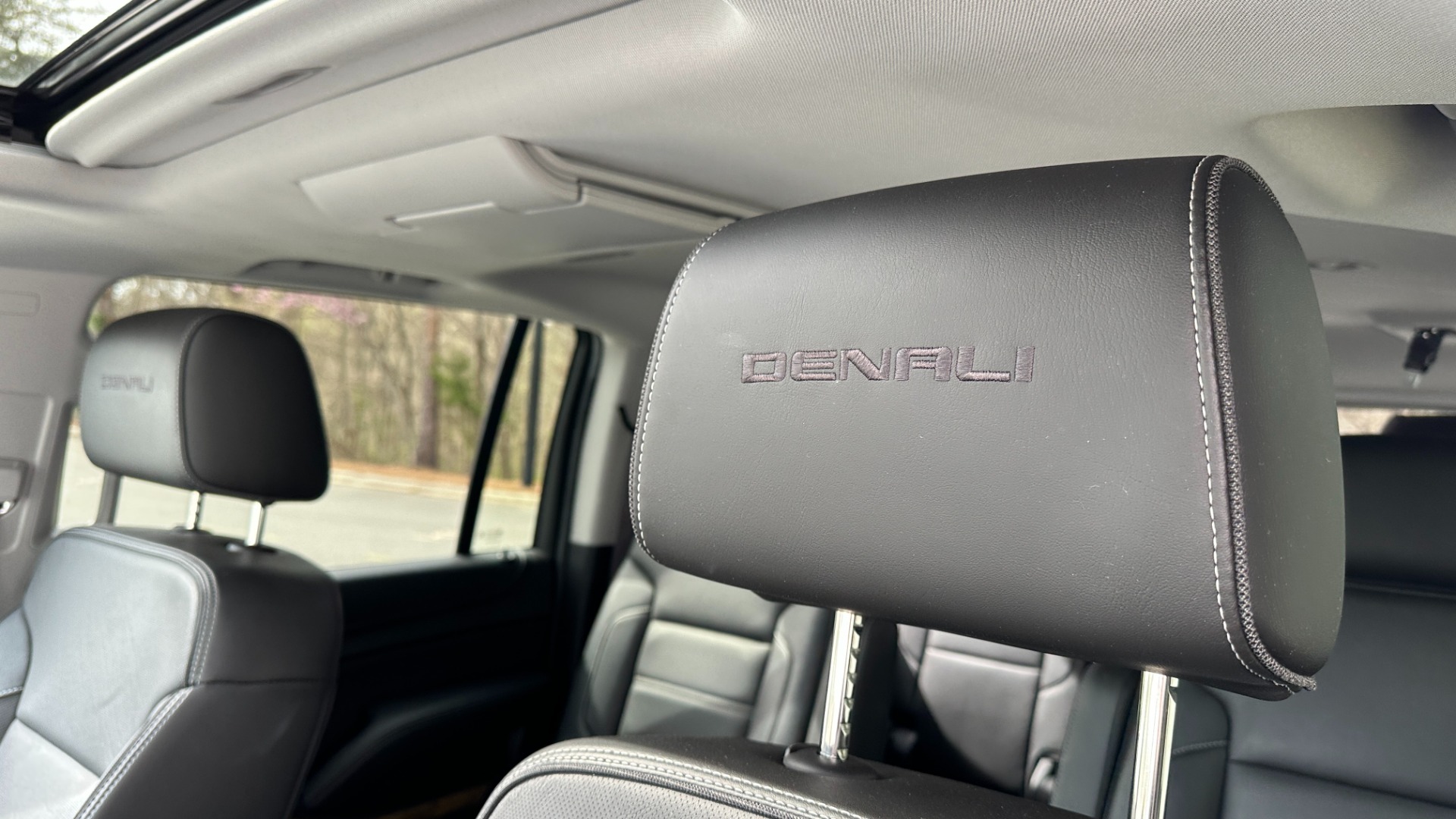 Used 2017 GMC Yukon XL DENALI / OPEN ROAD PACKAGE / 22IN WHEELS / REAR ENTERTAINMENT for sale Sold at Formula Imports in Charlotte NC 28227 26