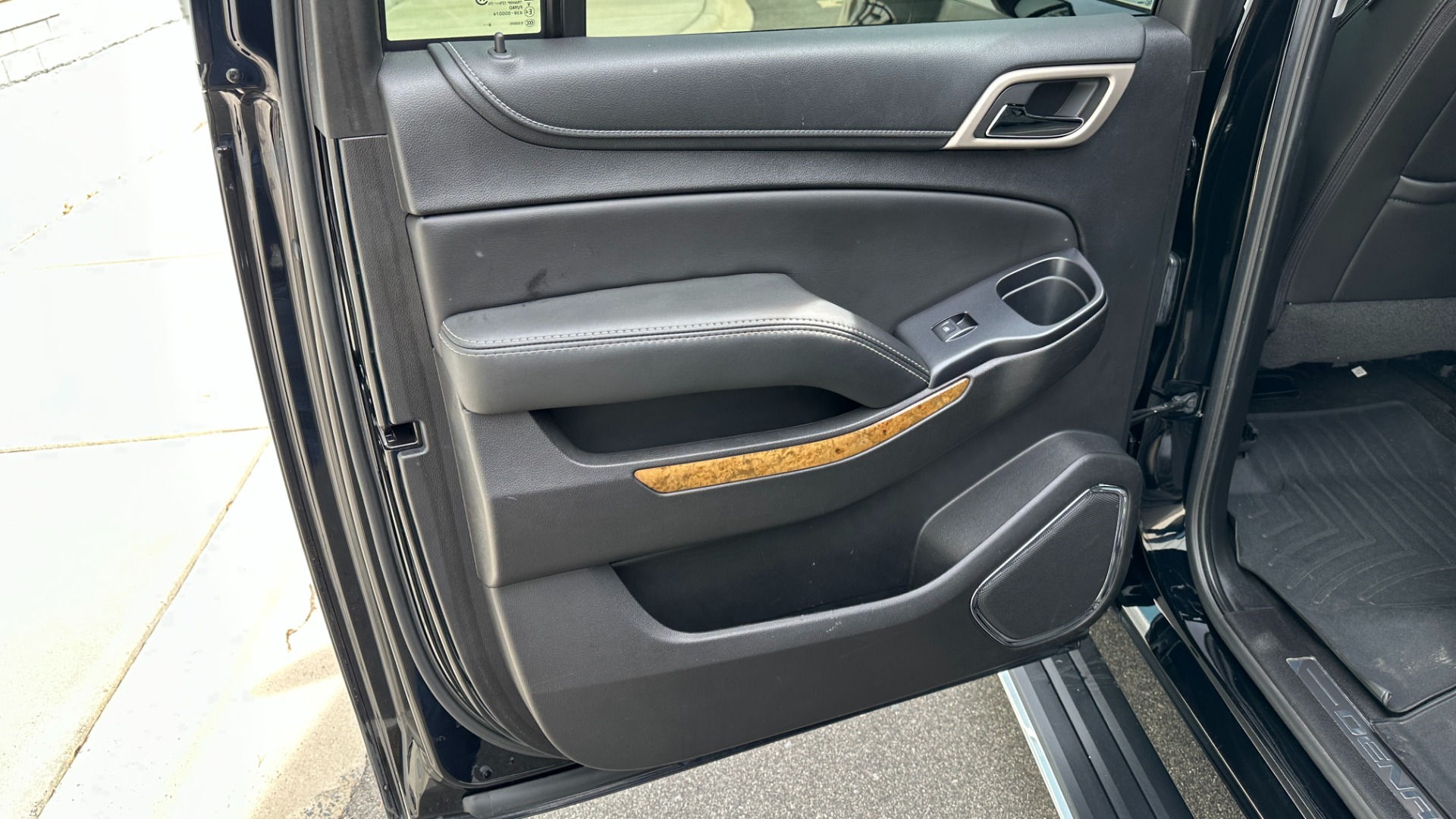 Used 2017 GMC Yukon XL DENALI / OPEN ROAD PACKAGE / 22IN WHEELS / REAR ENTERTAINMENT for sale Sold at Formula Imports in Charlotte NC 28227 27