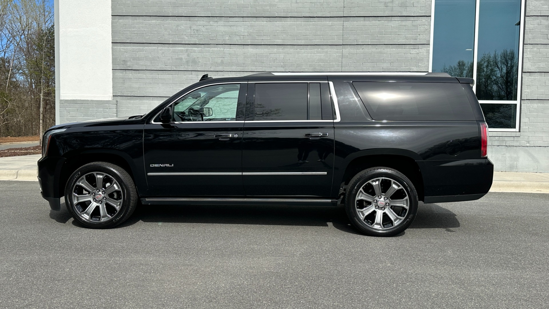 Used 2017 GMC Yukon XL DENALI / OPEN ROAD PACKAGE / 22IN WHEELS / REAR ENTERTAINMENT for sale Sold at Formula Imports in Charlotte NC 28227 3