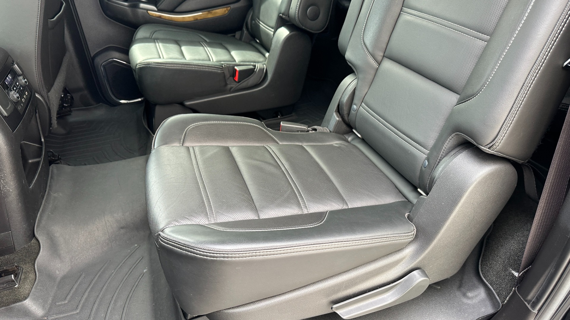 Used 2017 GMC Yukon XL DENALI / OPEN ROAD PACKAGE / 22IN WHEELS / REAR ENTERTAINMENT for sale Sold at Formula Imports in Charlotte NC 28227 30
