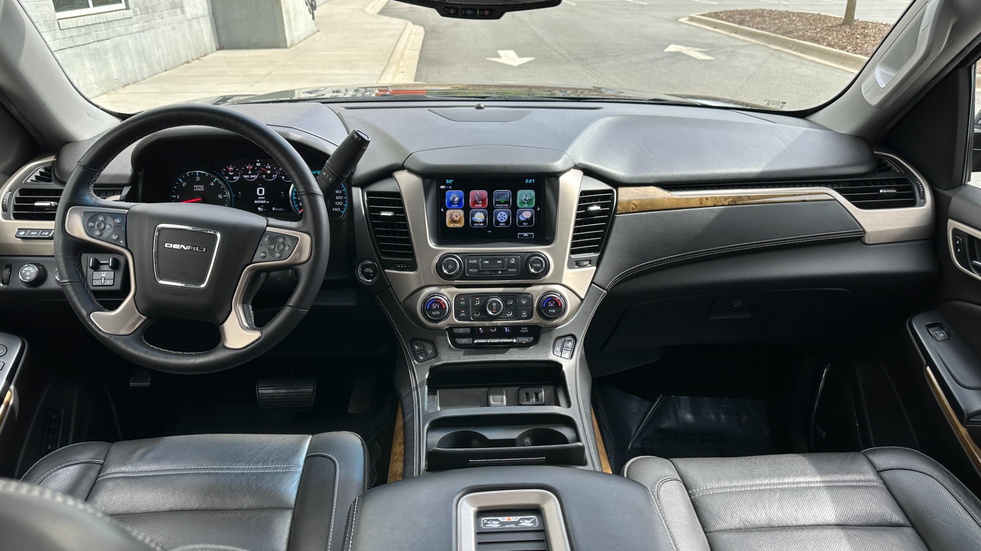 Used 2017 GMC Yukon XL DENALI / OPEN ROAD PACKAGE / 22IN WHEELS / REAR ENTERTAINMENT for sale Sold at Formula Imports in Charlotte NC 28227 33