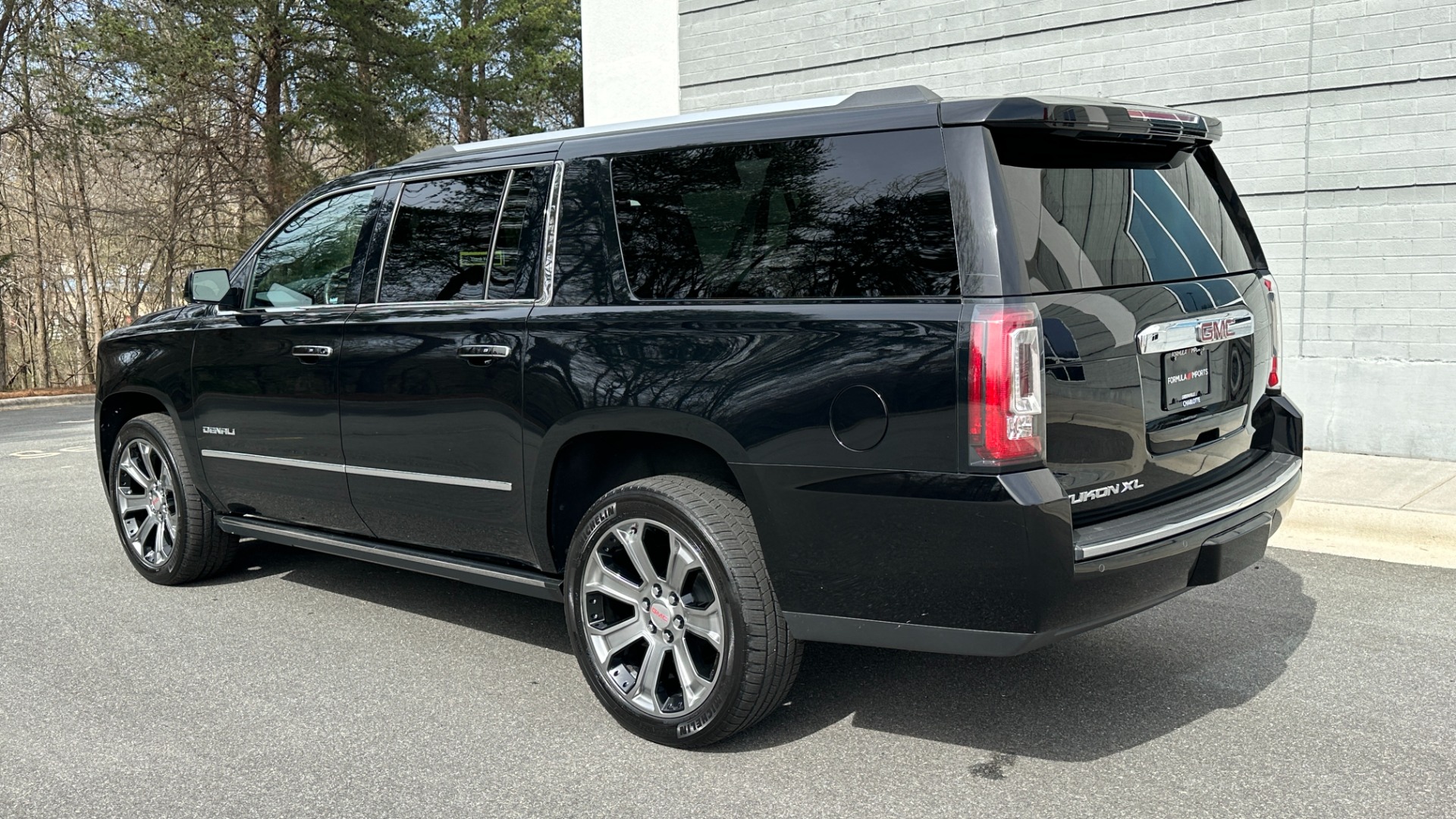 Used 2017 GMC Yukon XL DENALI / OPEN ROAD PACKAGE / 22IN WHEELS / REAR ENTERTAINMENT for sale Sold at Formula Imports in Charlotte NC 28227 4