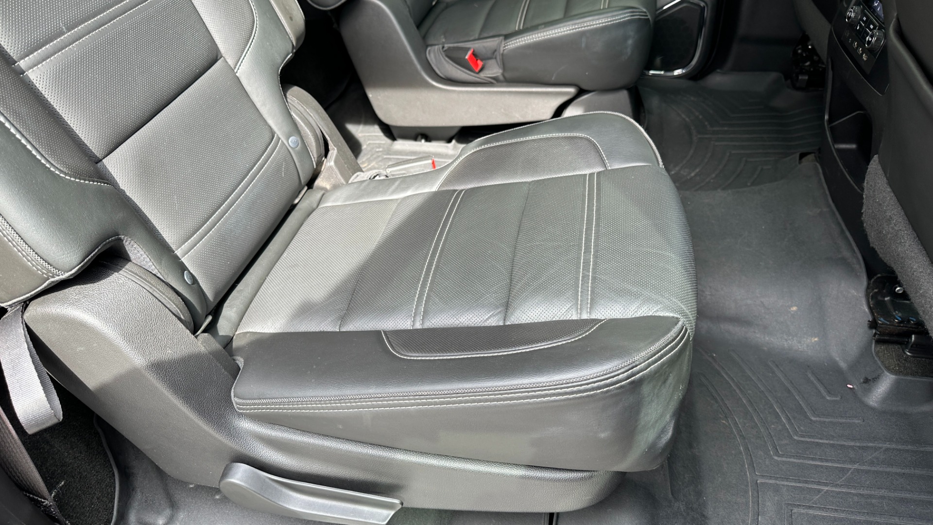 Used 2017 GMC Yukon XL DENALI / OPEN ROAD PACKAGE / 22IN WHEELS / REAR ENTERTAINMENT for sale Sold at Formula Imports in Charlotte NC 28227 48