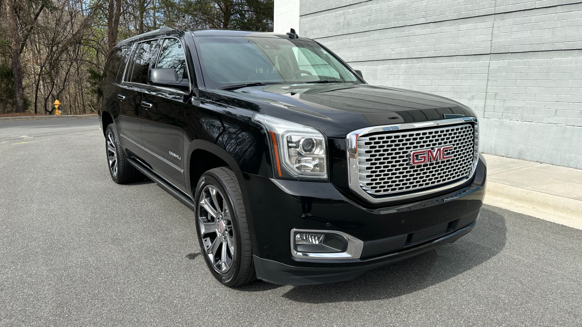 Used 2017 GMC Yukon XL DENALI / OPEN ROAD PACKAGE / 22IN WHEELS / REAR ENTERTAINMENT for sale Sold at Formula Imports in Charlotte NC 28227 5
