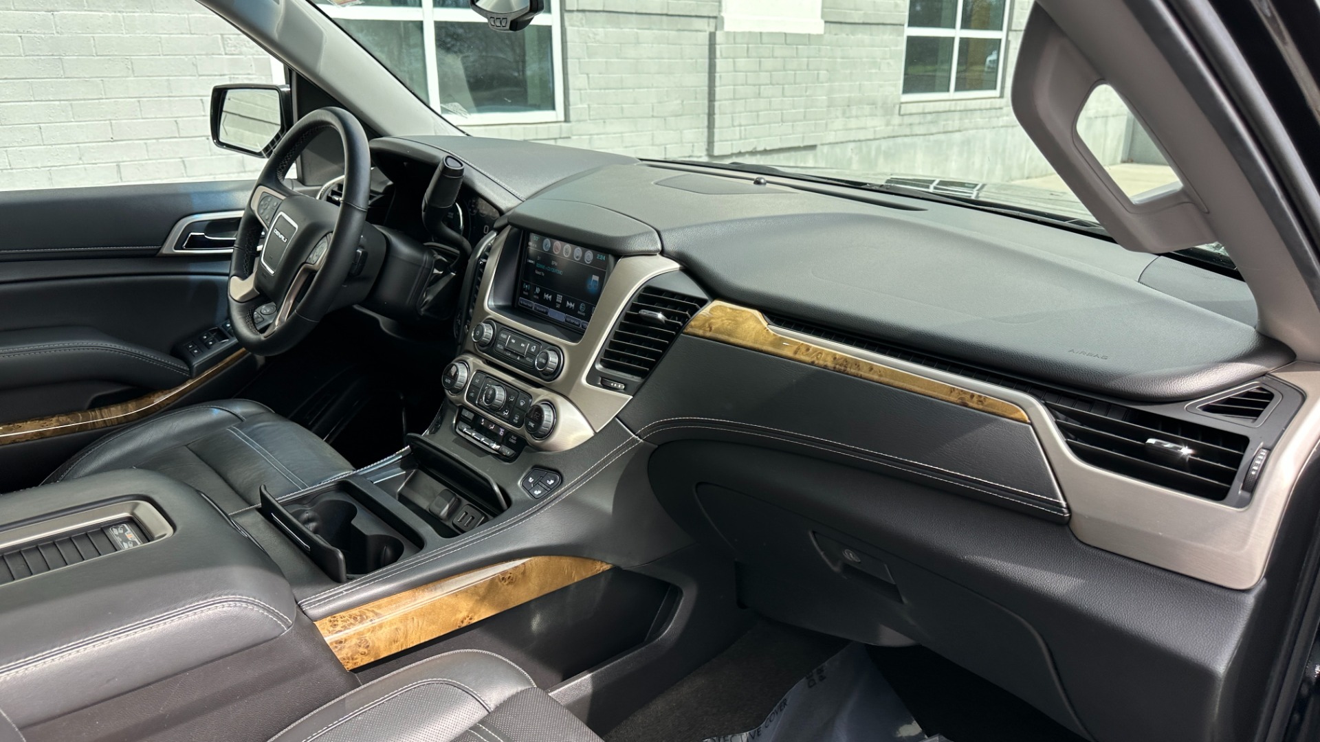 Used 2017 GMC Yukon XL DENALI / OPEN ROAD PACKAGE / 22IN WHEELS / REAR ENTERTAINMENT for sale Sold at Formula Imports in Charlotte NC 28227 53