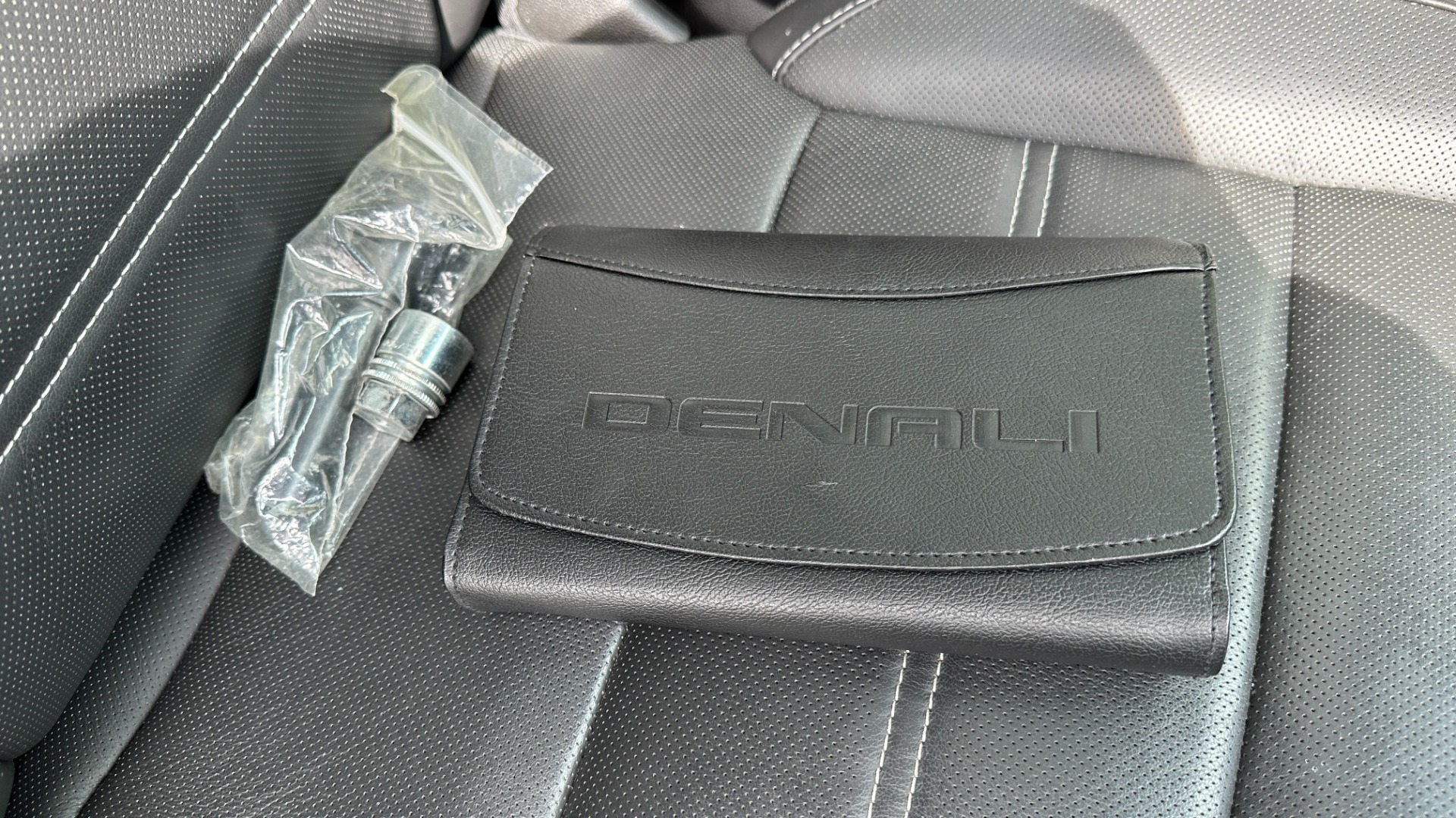 Used 2017 GMC Yukon XL DENALI / OPEN ROAD PACKAGE / 22IN WHEELS / REAR ENTERTAINMENT for sale Sold at Formula Imports in Charlotte NC 28227 57