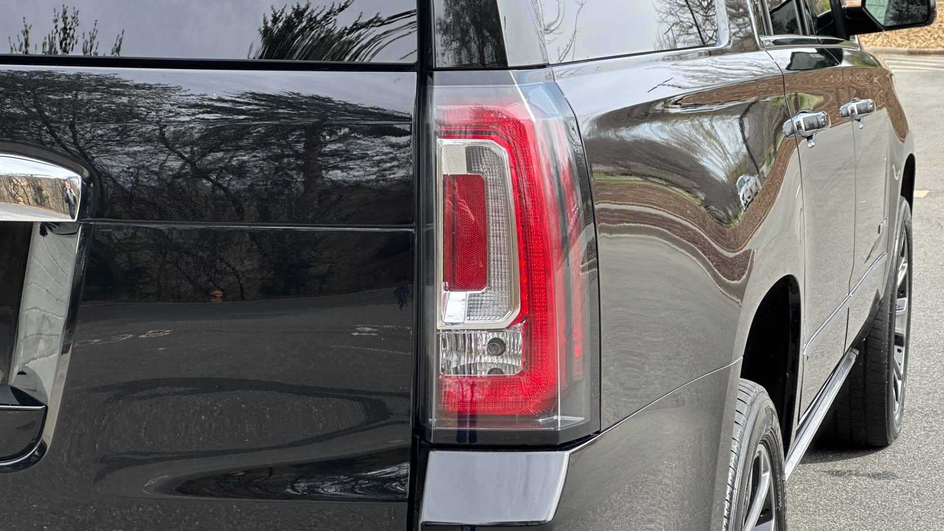 Used 2017 GMC Yukon XL DENALI / OPEN ROAD PACKAGE / 22IN WHEELS / REAR ENTERTAINMENT for sale Sold at Formula Imports in Charlotte NC 28227 64