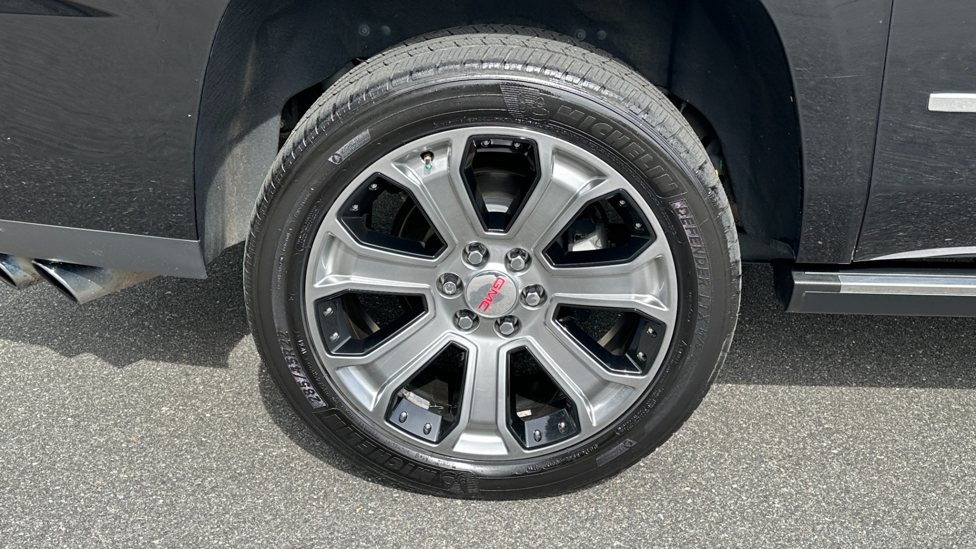 Used 2017 GMC Yukon XL DENALI / OPEN ROAD PACKAGE / 22IN WHEELS / REAR ENTERTAINMENT for sale Sold at Formula Imports in Charlotte NC 28227 69