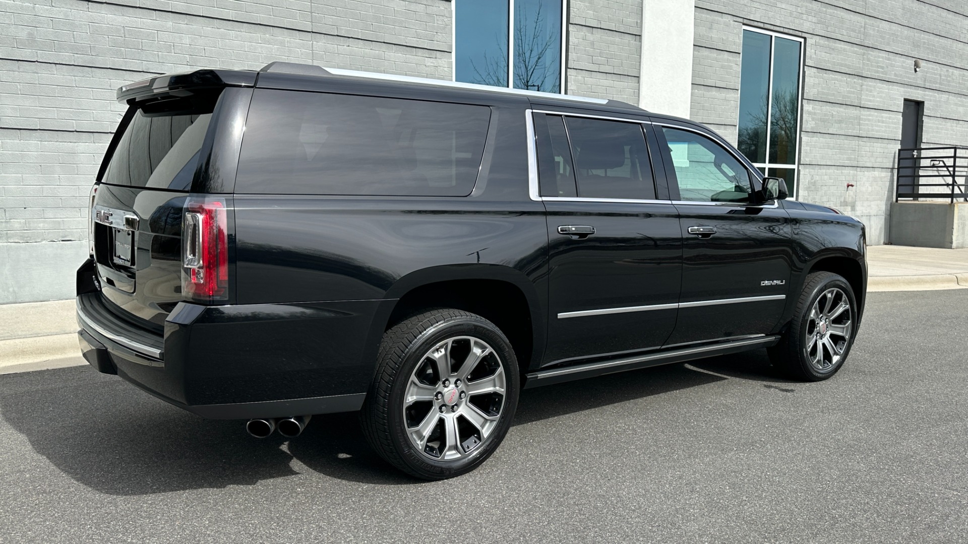 Used 2017 GMC Yukon XL DENALI / OPEN ROAD PACKAGE / 22IN WHEELS / REAR ENTERTAINMENT for sale Sold at Formula Imports in Charlotte NC 28227 7