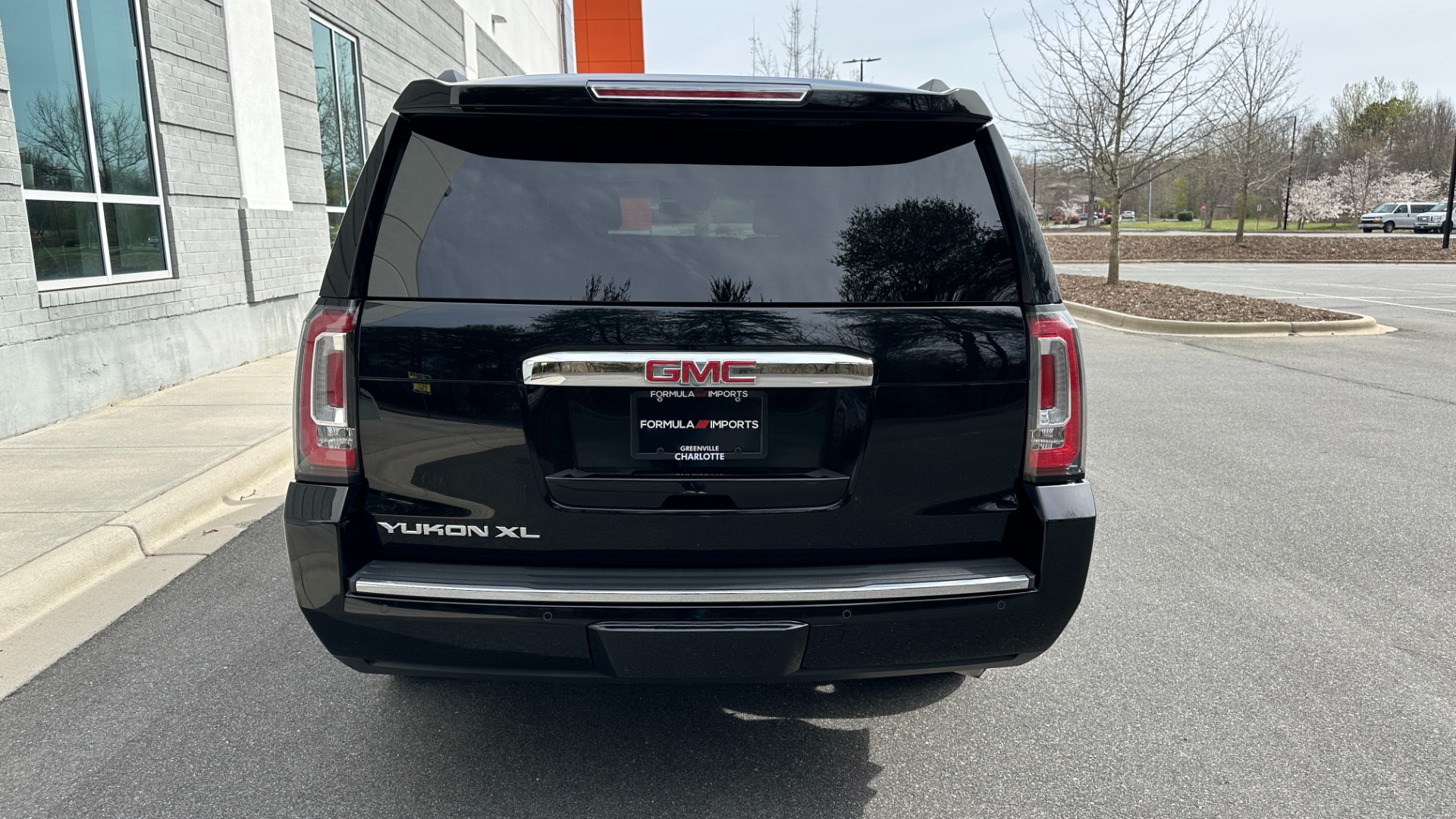 Used 2017 GMC Yukon XL DENALI / OPEN ROAD PACKAGE / 22IN WHEELS / REAR ENTERTAINMENT for sale Sold at Formula Imports in Charlotte NC 28227 9