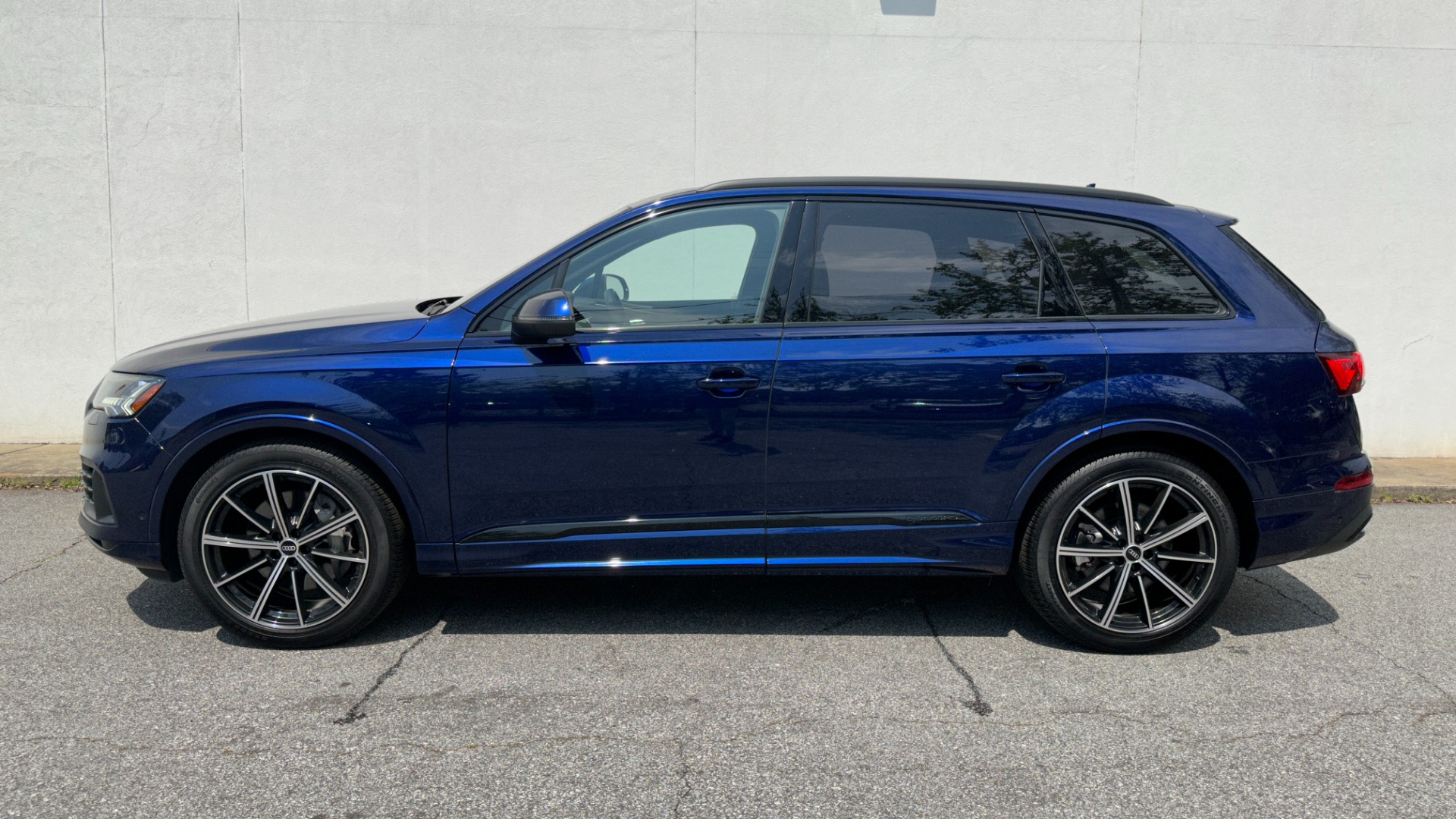 Used 2021 Audi Q7 PRESTIGE / BLACK OPTIC / TOWING PACKAGE / BLACK EMBLEMS for sale Sold at Formula Imports in Charlotte NC 28227 3