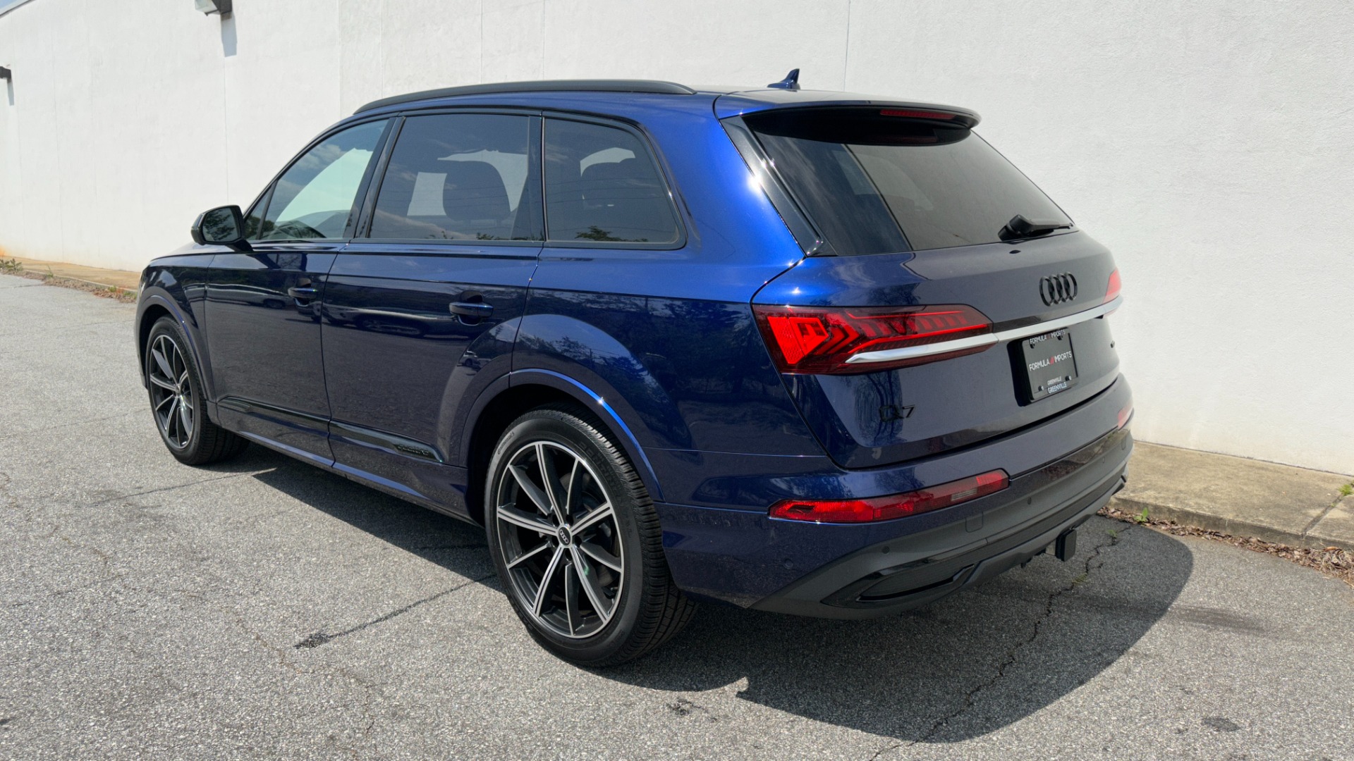 Used 2021 Audi Q7 PRESTIGE / BLACK OPTIC / TOWING PACKAGE / BLACK EMBLEMS for sale Sold at Formula Imports in Charlotte NC 28227 4