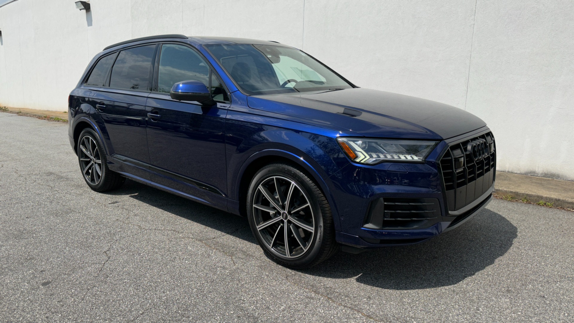 Used 2021 Audi Q7 PRESTIGE / BLACK OPTIC / TOWING PACKAGE / BLACK EMBLEMS for sale Sold at Formula Imports in Charlotte NC 28227 5