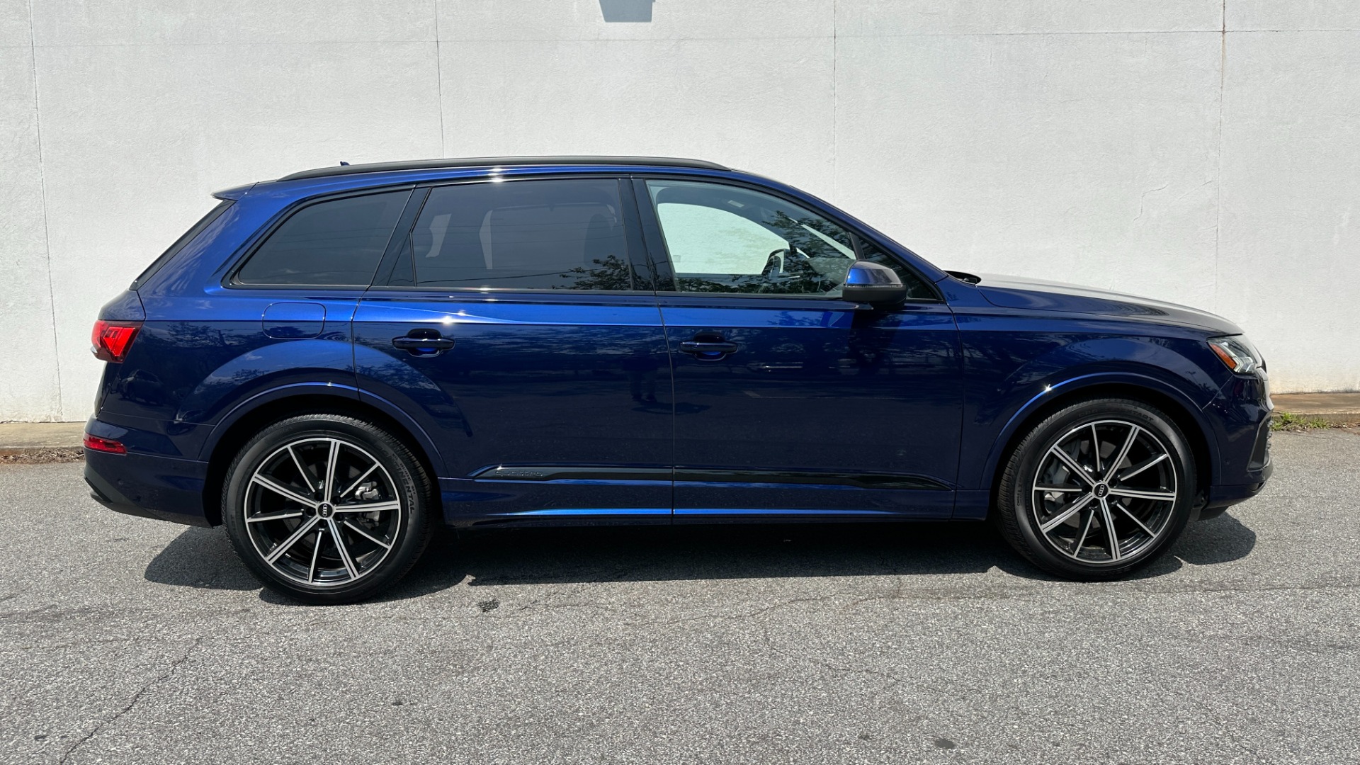 Used 2021 Audi Q7 PRESTIGE / BLACK OPTIC / TOWING PACKAGE / BLACK EMBLEMS for sale Sold at Formula Imports in Charlotte NC 28227 6