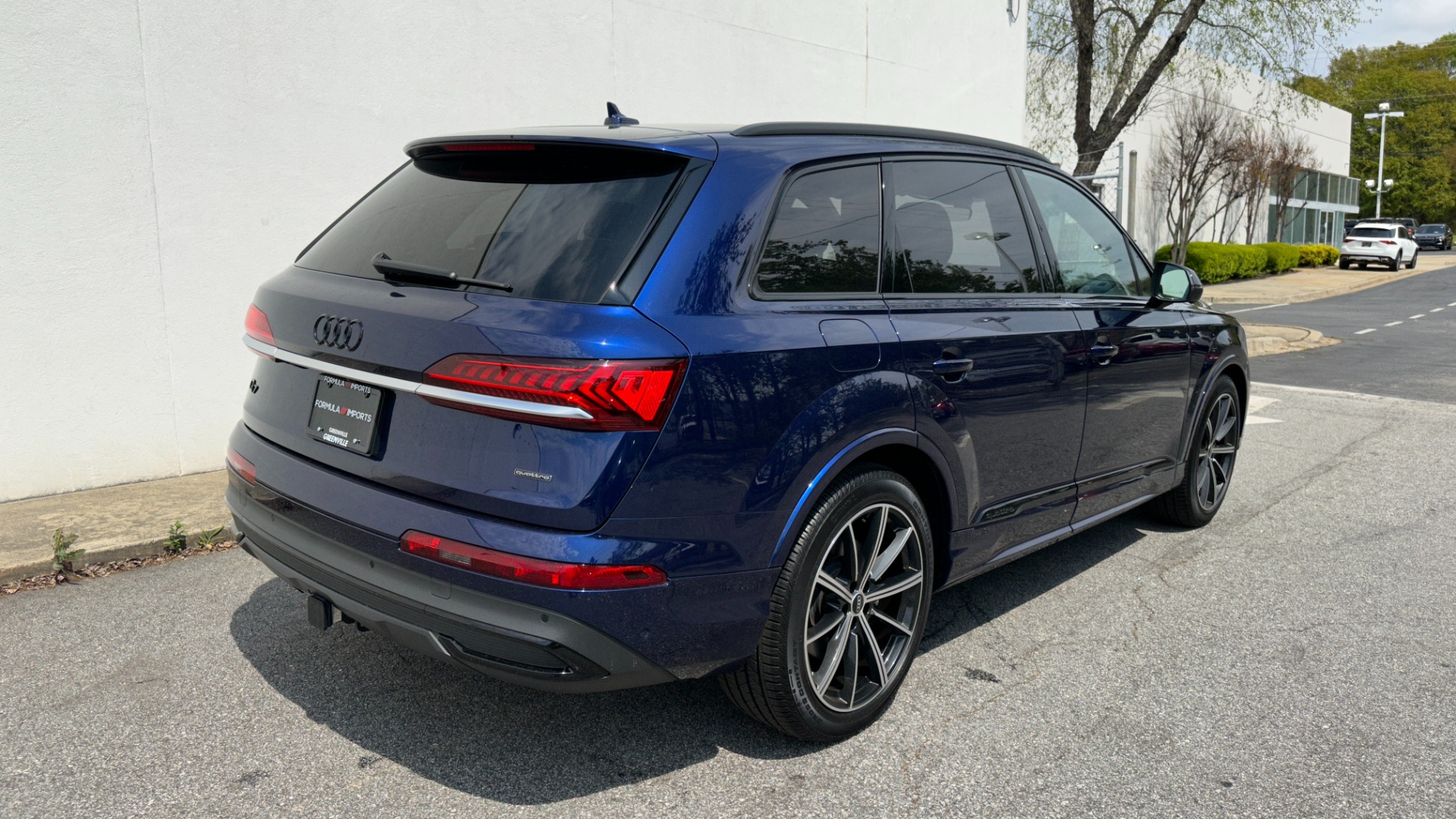 Used 2021 Audi Q7 PRESTIGE / BLACK OPTIC / TOWING PACKAGE / BLACK EMBLEMS for sale Sold at Formula Imports in Charlotte NC 28227 7