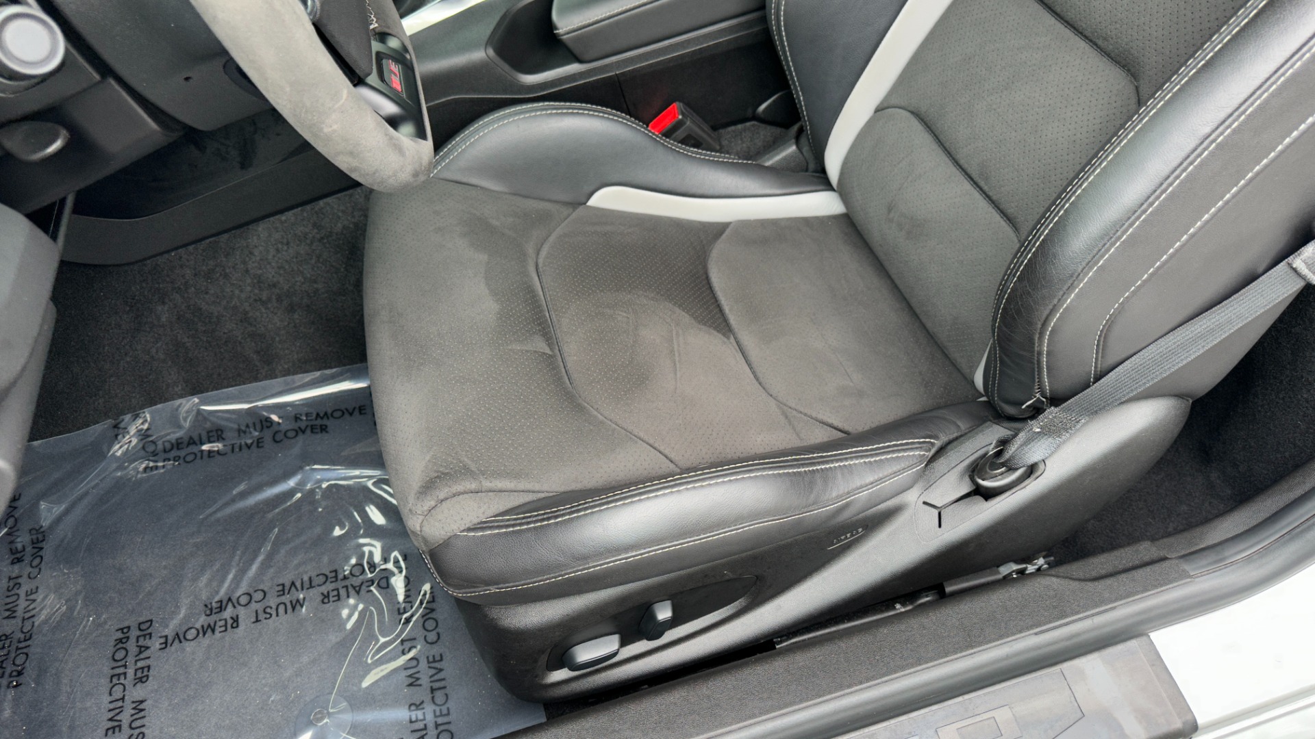 Used 2019 Chevrolet Camaro 2LT / 6SPD MANUAL / RECARO SEATS / UPGRADED WHEELS for sale $29,900 at Formula Imports in Charlotte NC 28227 14