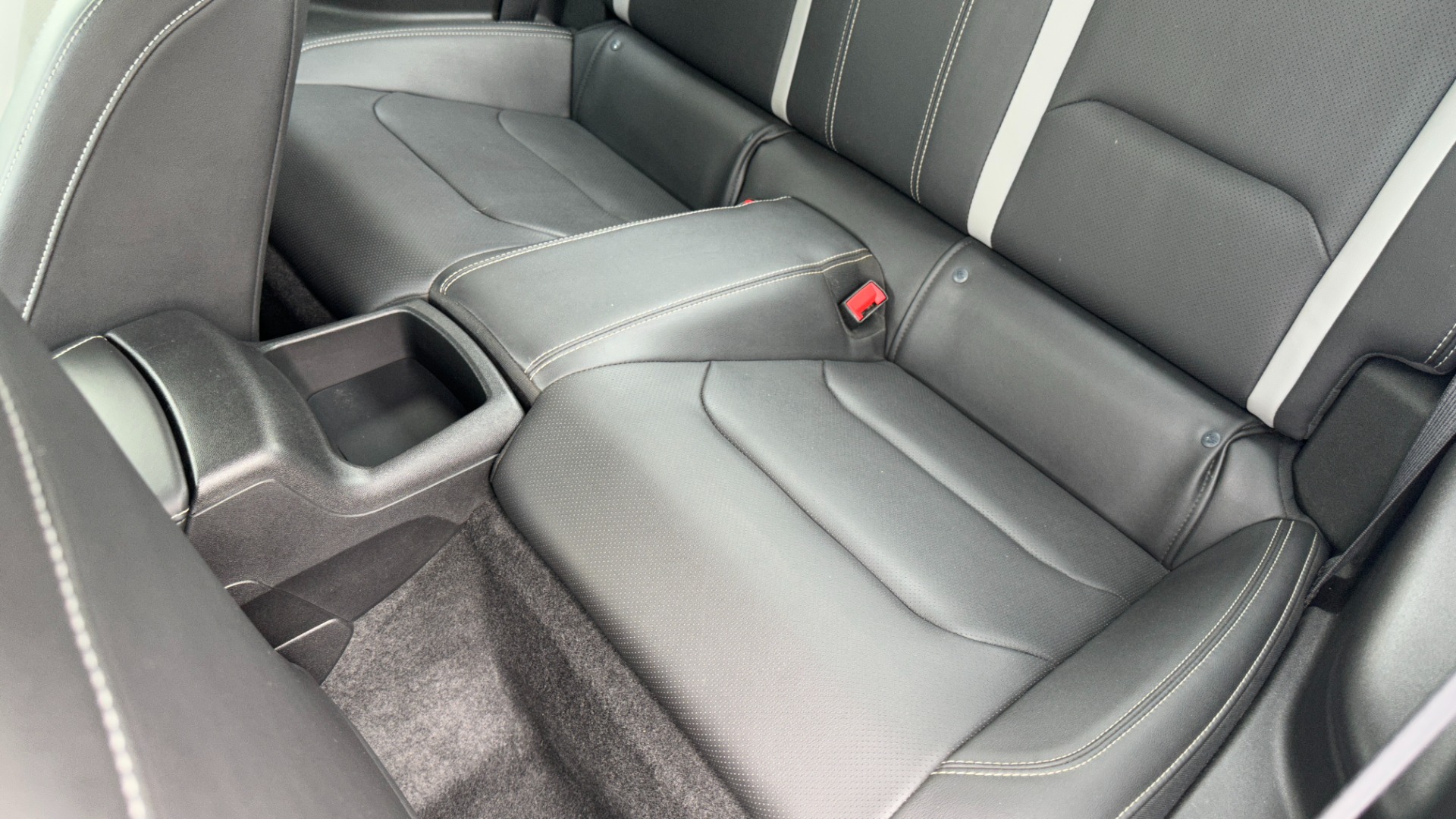 Used 2019 Chevrolet Camaro 2LT / 6SPD MANUAL / RECARO SEATS / UPGRADED WHEELS for sale $29,900 at Formula Imports in Charlotte NC 28227 17