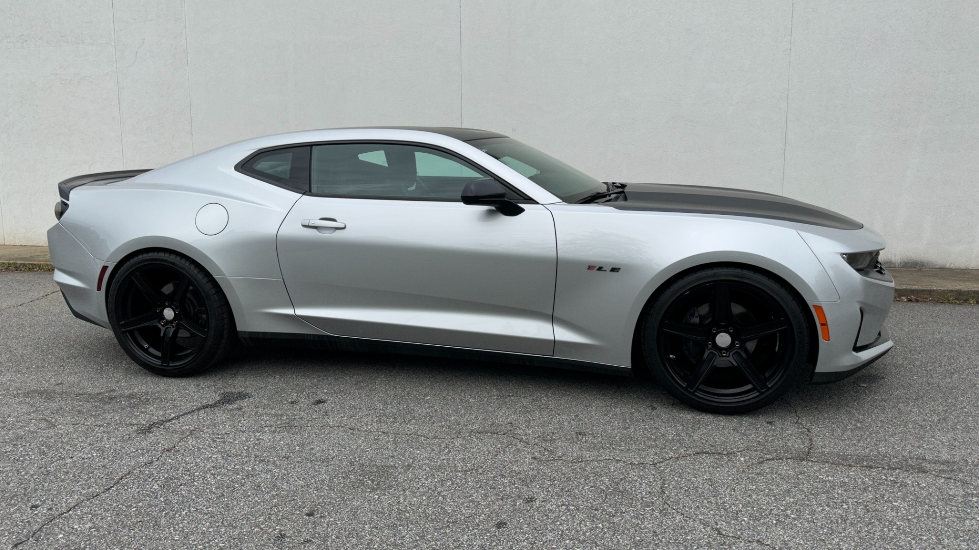 Used 2019 Chevrolet Camaro 2LT / 6SPD MANUAL / RECARO SEATS / UPGRADED WHEELS for sale $29,900 at Formula Imports in Charlotte NC 28227 6