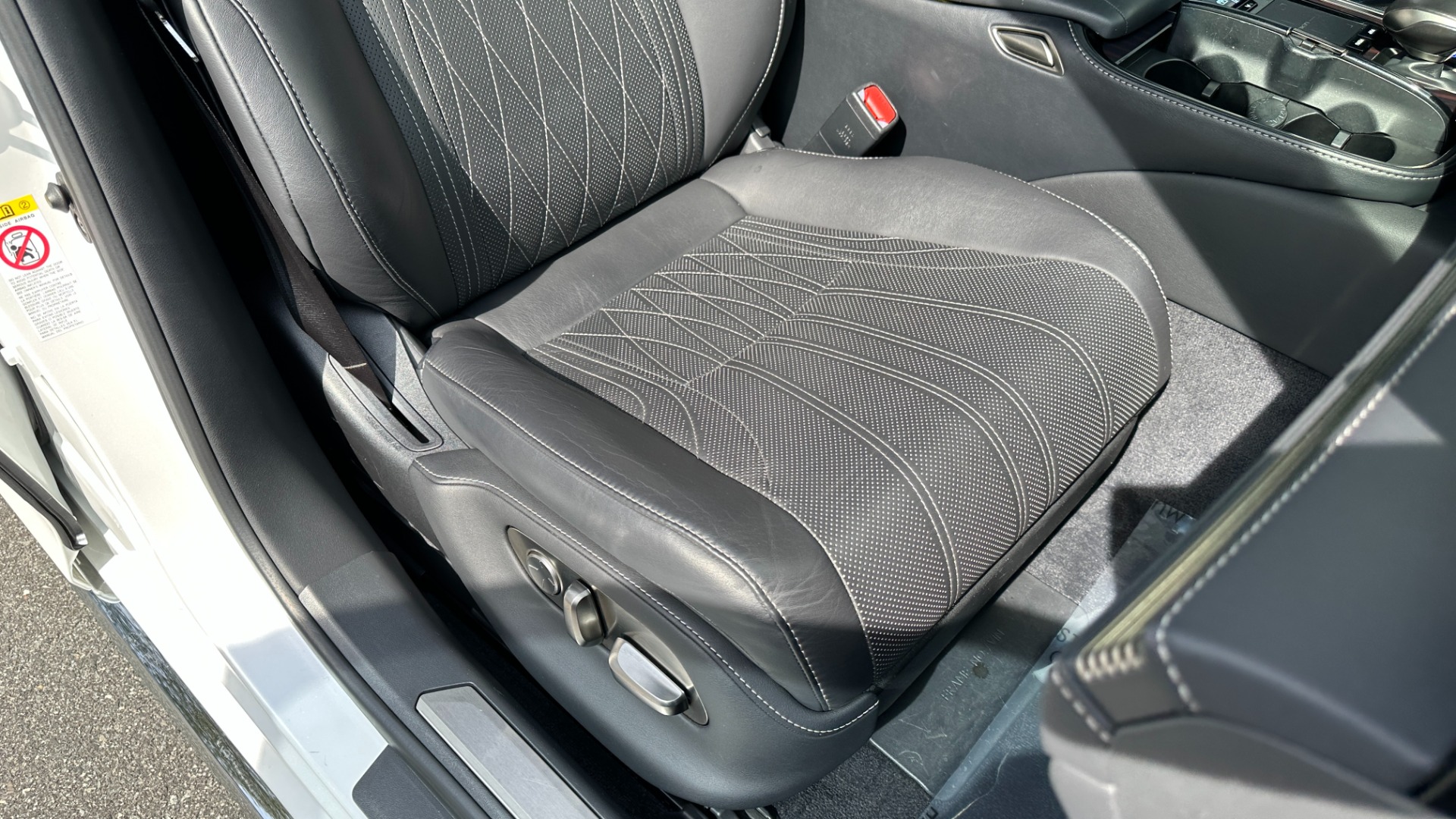 Used 2018 Lexus LS LS500 / SAFETY SYSTEM PLUS / AIR SUSPENSION / INTERIOR UPGRADE PKG for sale Sold at Formula Imports in Charlotte NC 28227 40