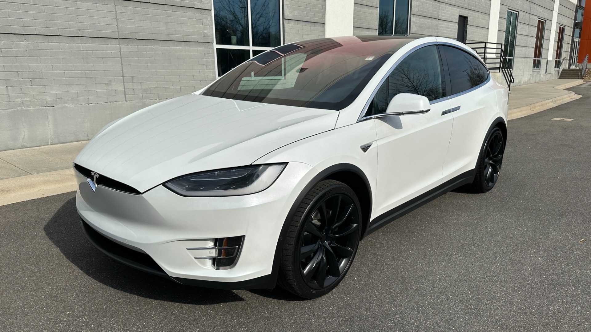 Used 2016 Tesla Model X 90D / HIGHWAY AUTOPILOT / LEATHER / 3RD ROW / CAPTAIN CHAIRS for sale $55,400 at Formula Imports in Charlotte NC 28227 2