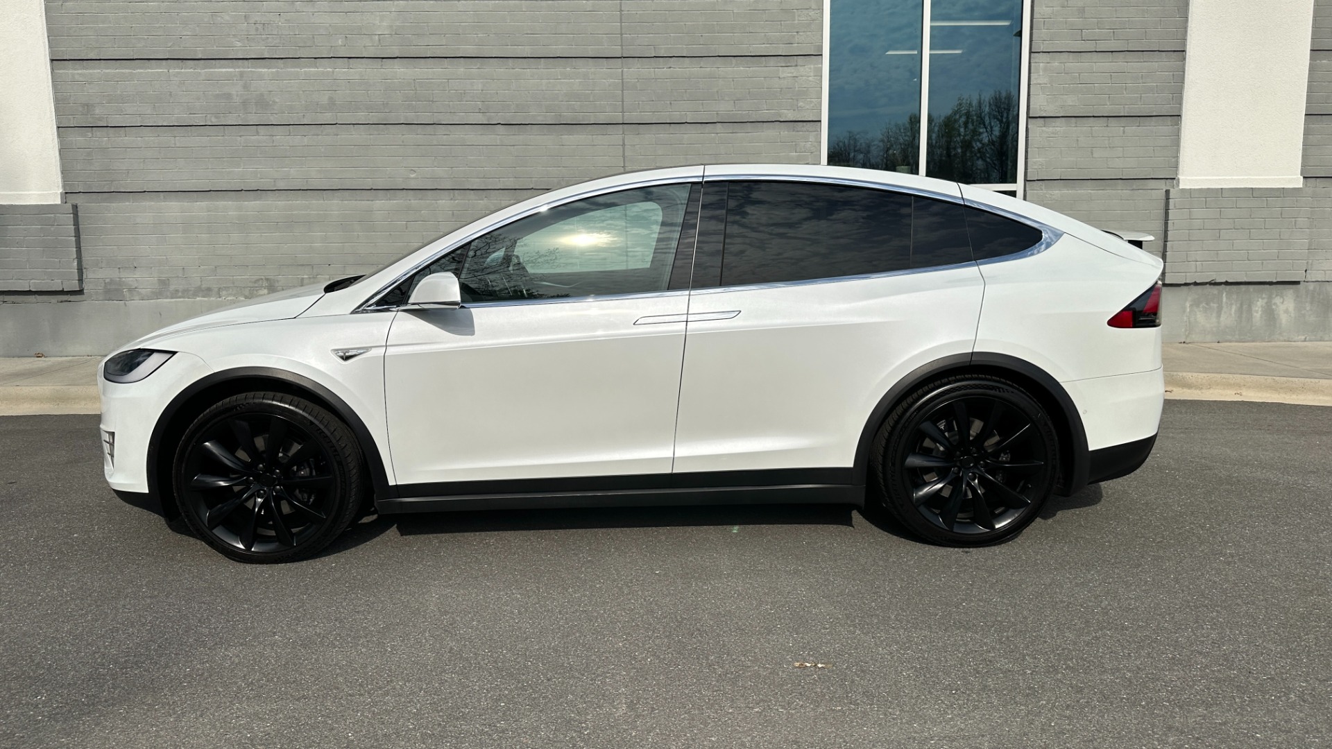 Used 2016 Tesla Model X 90D / HIGHWAY AUTOPILOT / LEATHER / 3RD ROW / CAPTAIN CHAIRS for sale $55,400 at Formula Imports in Charlotte NC 28227 3