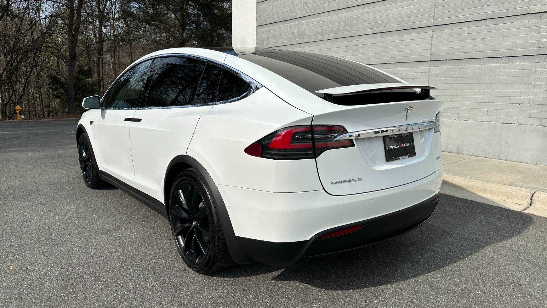 Used 2016 Tesla Model X 90D / HIGHWAY AUTOPILOT / LEATHER / 3RD ROW / CAPTAIN CHAIRS for sale $55,400 at Formula Imports in Charlotte NC 28227 4
