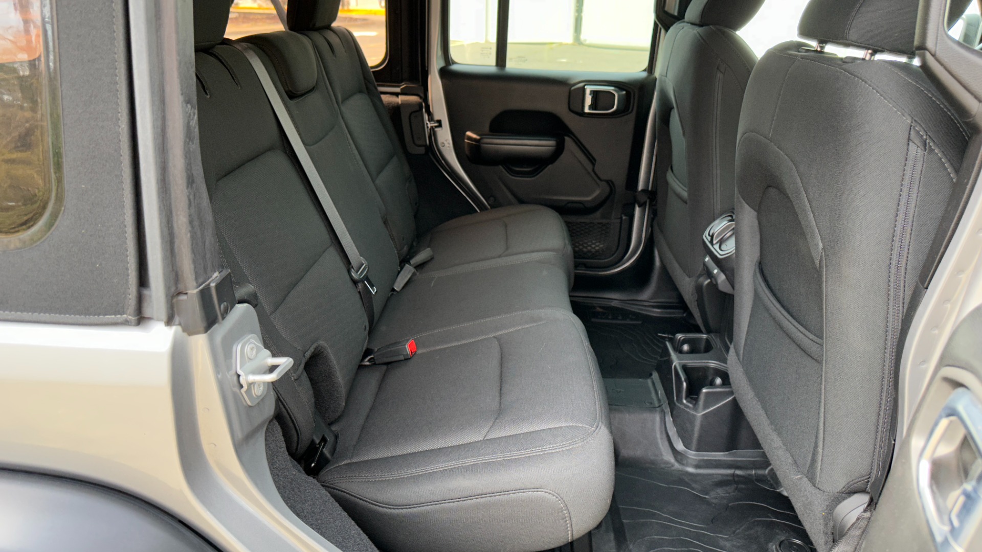 Used 2018 Jeep Wrangler Unlimited Sport S / SOFT TOP / CLOTH SEATS / SIDE STEPS / TRAILERING PACKAGE for sale $33,500 at Formula Imports in Charlotte NC 28227 17