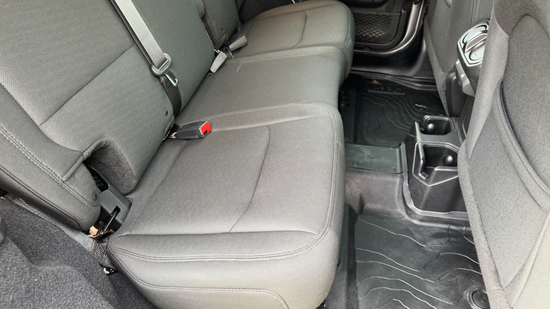 Used 2018 Jeep Wrangler Unlimited Sport S / SOFT TOP / CLOTH SEATS / SIDE STEPS / TRAILERING PACKAGE for sale $33,500 at Formula Imports in Charlotte NC 28227 19