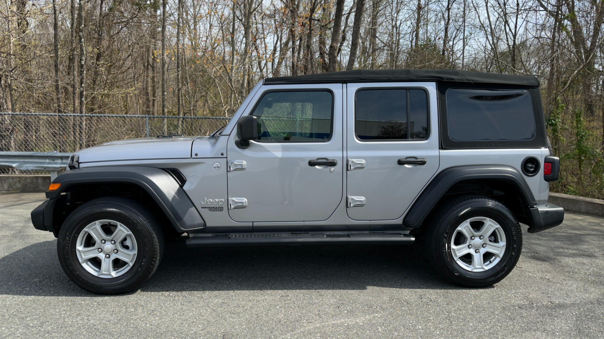 Used 2018 Jeep Wrangler Unlimited Sport S / SOFT TOP / CLOTH SEATS / SIDE STEPS / TRAILERING PACKAGE for sale $33,500 at Formula Imports in Charlotte NC 28227 3