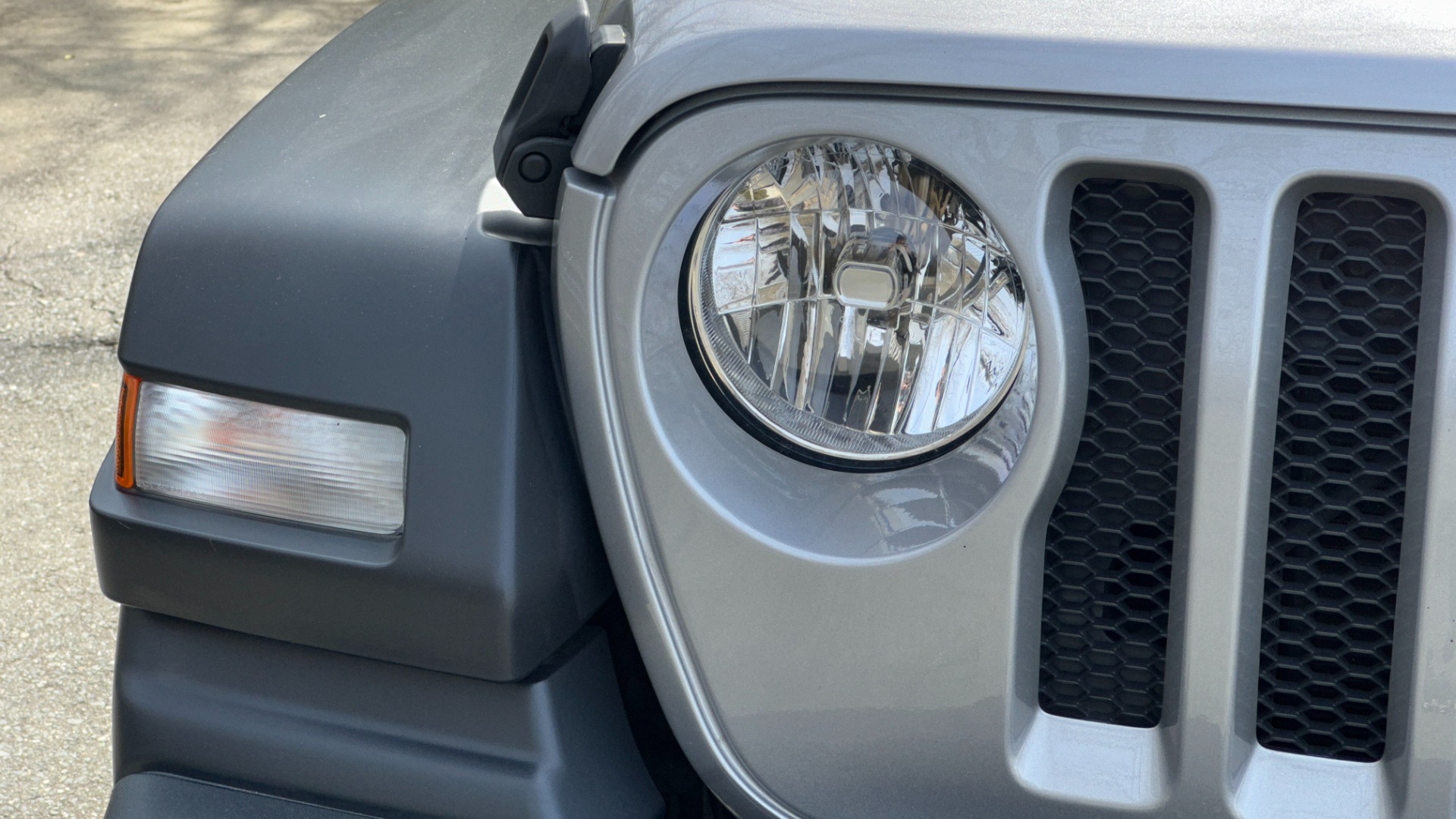 Used 2018 Jeep Wrangler Unlimited Sport S / SOFT TOP / CLOTH SEATS / SIDE STEPS / TRAILERING PACKAGE for sale $33,500 at Formula Imports in Charlotte NC 28227 36