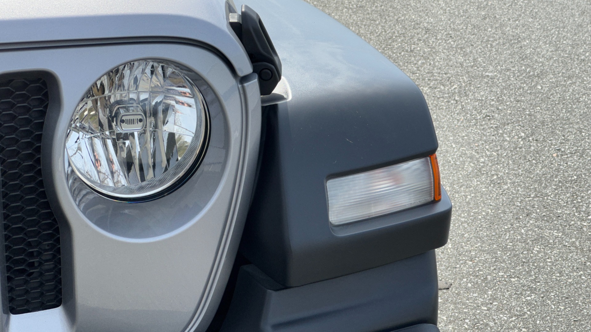 Used 2018 Jeep Wrangler Unlimited Sport S / SOFT TOP / CLOTH SEATS / SIDE STEPS / TRAILERING PACKAGE for sale Sold at Formula Imports in Charlotte NC 28227 37