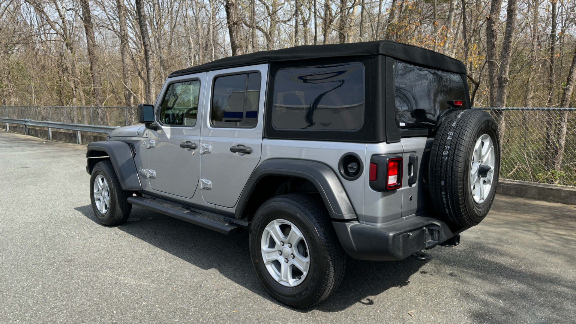 Used 2018 Jeep Wrangler Unlimited Sport S / SOFT TOP / CLOTH SEATS / SIDE STEPS / TRAILERING PACKAGE for sale Sold at Formula Imports in Charlotte NC 28227 4