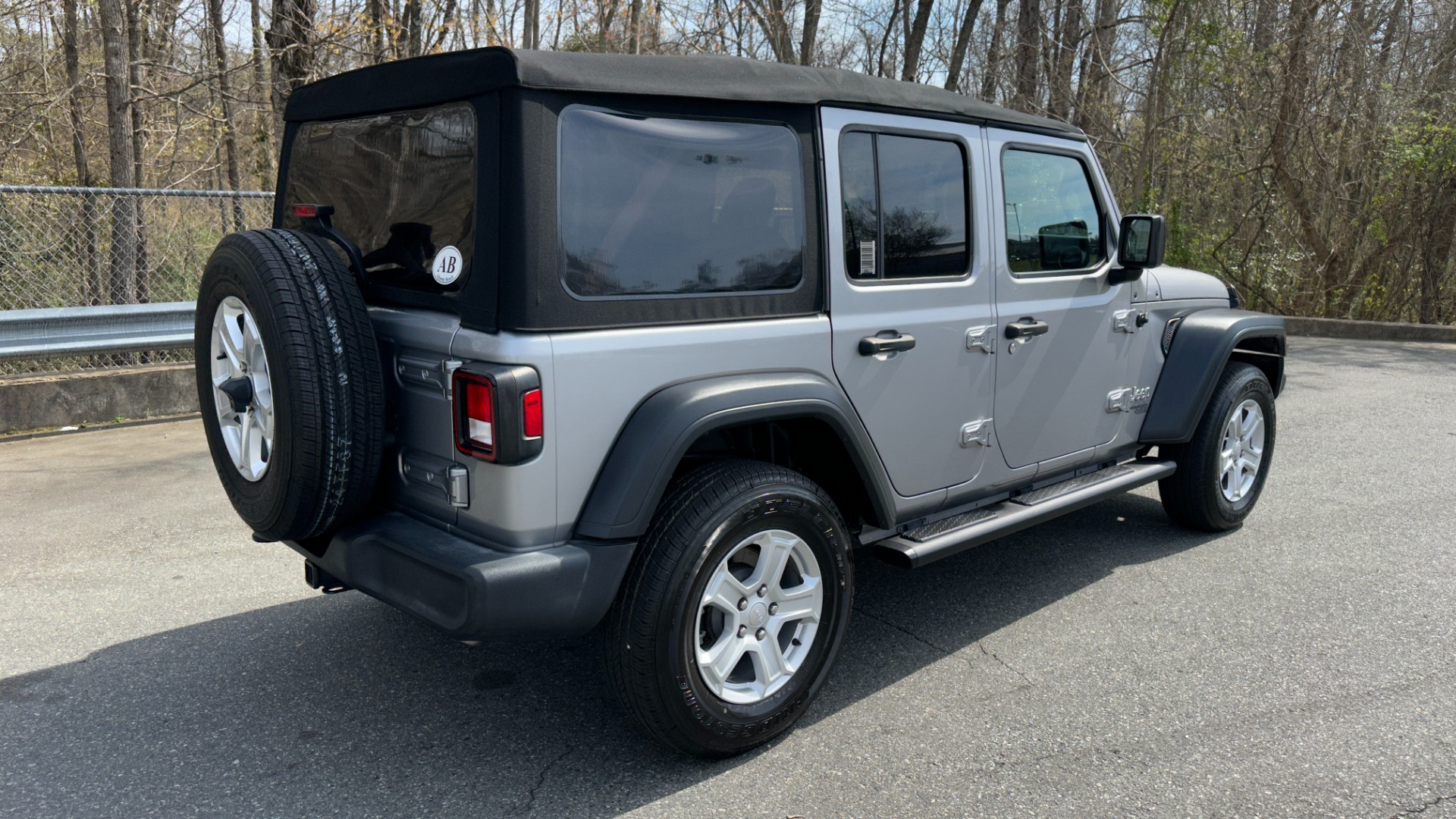 Used 2018 Jeep Wrangler Unlimited Sport S / SOFT TOP / CLOTH SEATS / SIDE STEPS / TRAILERING PACKAGE for sale $33,500 at Formula Imports in Charlotte NC 28227 7