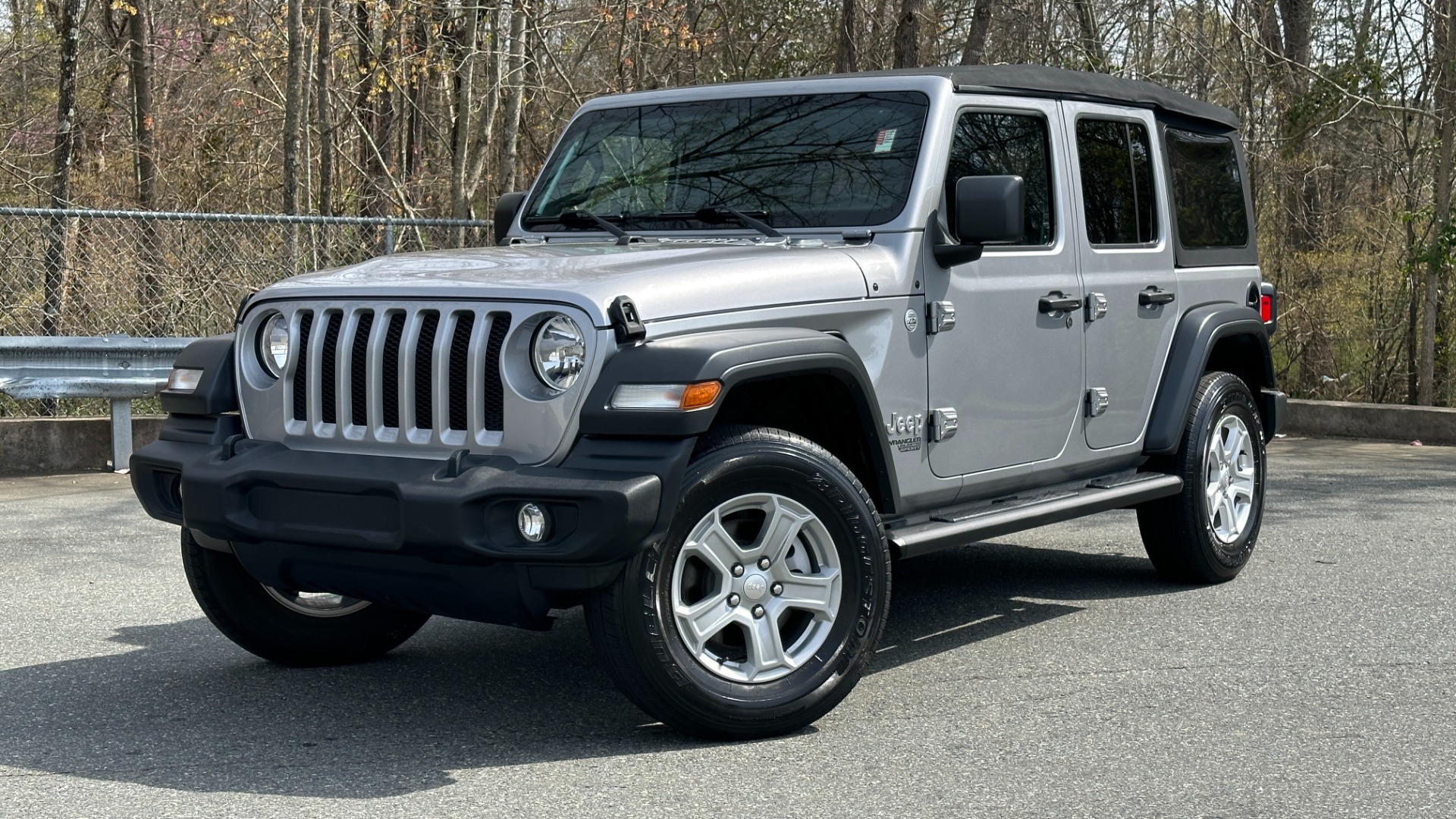 Used 2018 Jeep Wrangler Unlimited Sport S / SOFT TOP / CLOTH SEATS / SIDE STEPS / TRAILERING PACKAGE for sale $33,500 at Formula Imports in Charlotte NC 28227 1