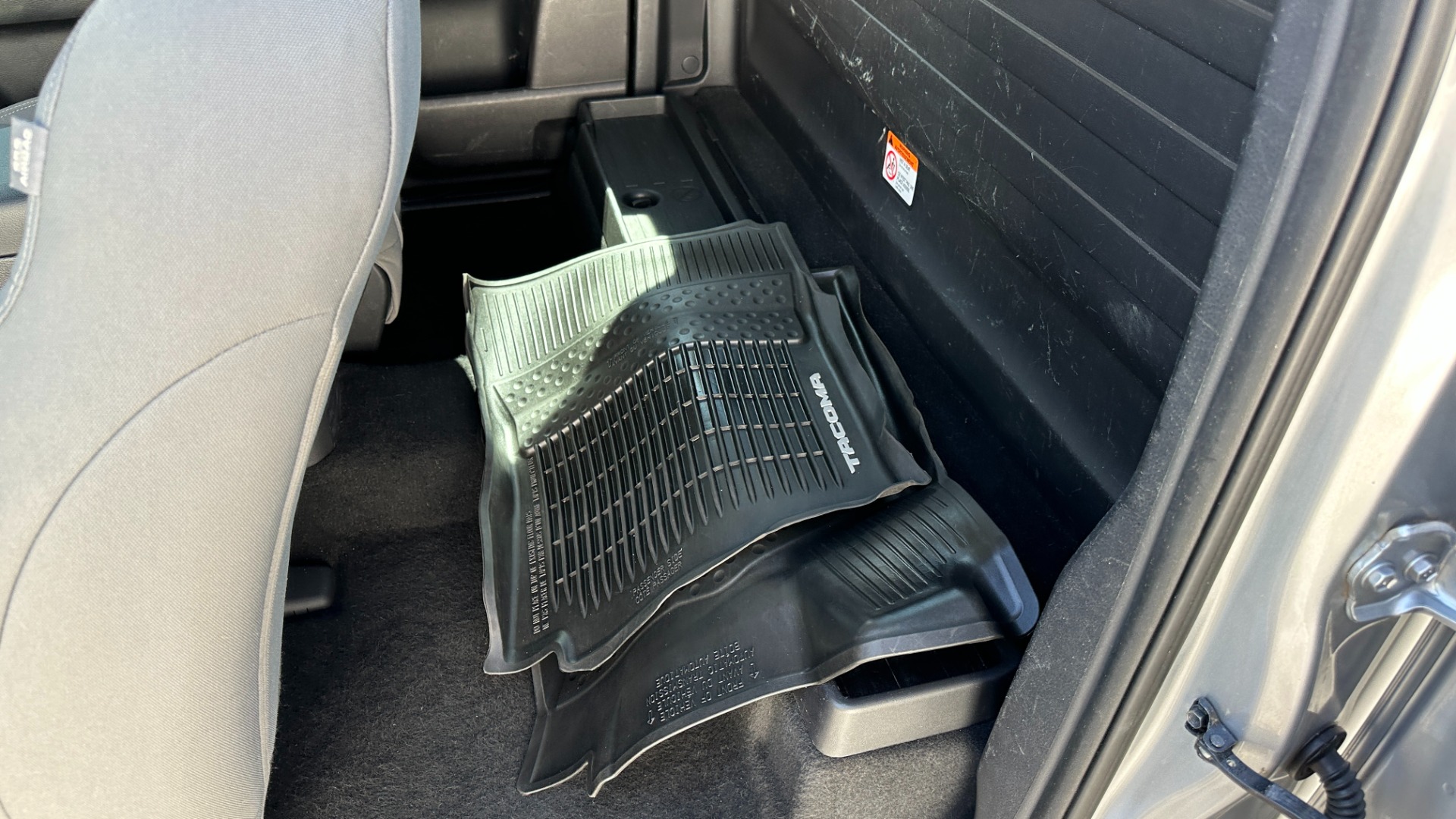 Used 2017 Toyota Tacoma SR5 / CLOTH / ACCESS CAB / UTILITY PACKAGE / PREDATOR SIDE STEPS for sale Sold at Formula Imports in Charlotte NC 28227 18