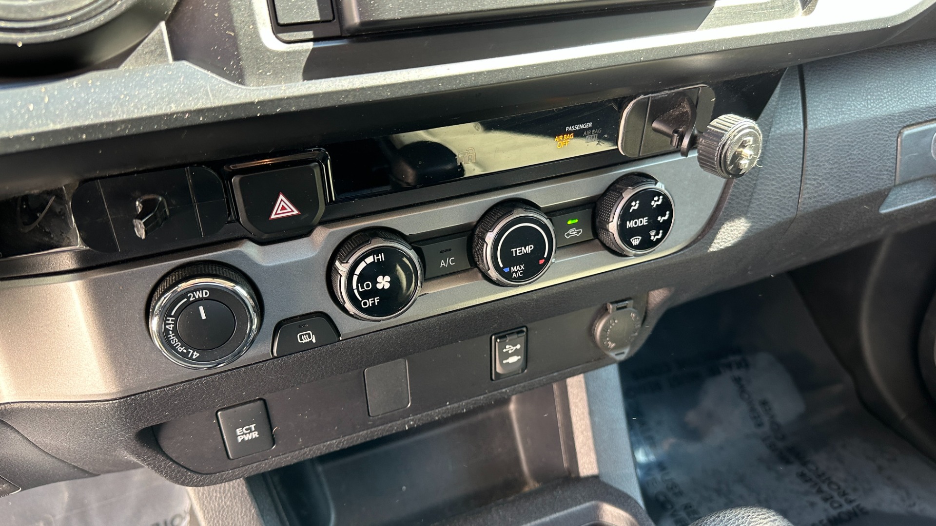 Used 2017 Toyota Tacoma SR5 / CLOTH / ACCESS CAB / UTILITY PACKAGE / PREDATOR SIDE STEPS for sale Sold at Formula Imports in Charlotte NC 28227 21