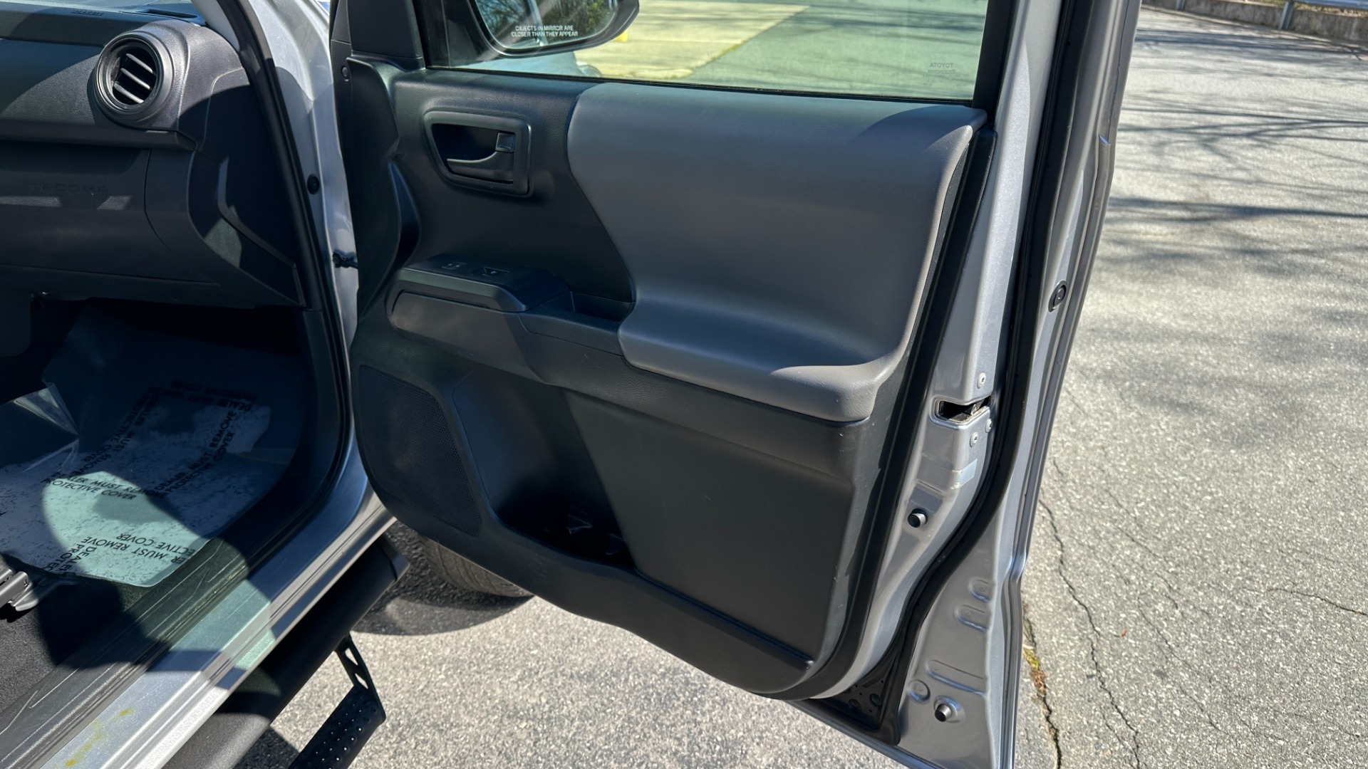 Used 2017 Toyota Tacoma SR5 / CLOTH / ACCESS CAB / UTILITY PACKAGE / PREDATOR SIDE STEPS for sale Sold at Formula Imports in Charlotte NC 28227 27