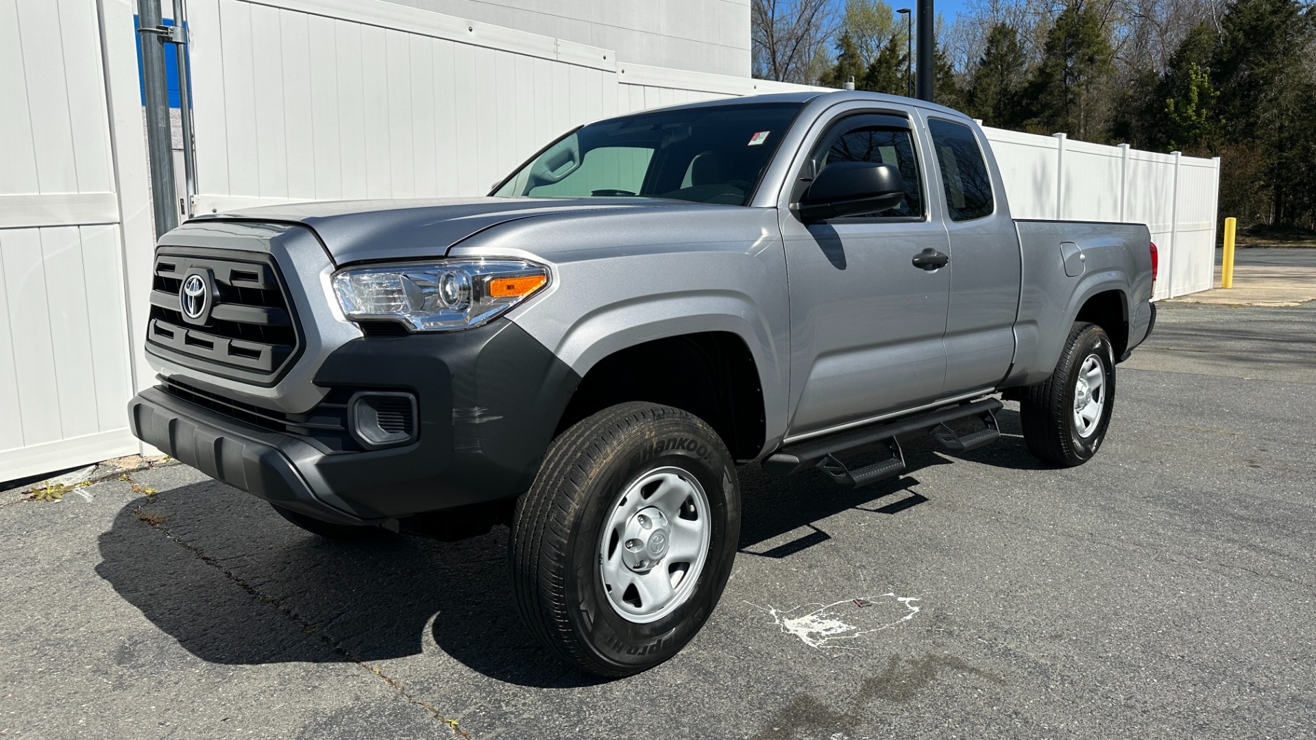 Used 2017 Toyota Tacoma SR5 / CLOTH / ACCESS CAB / UTILITY PACKAGE / PREDATOR SIDE STEPS for sale Sold at Formula Imports in Charlotte NC 28227 3