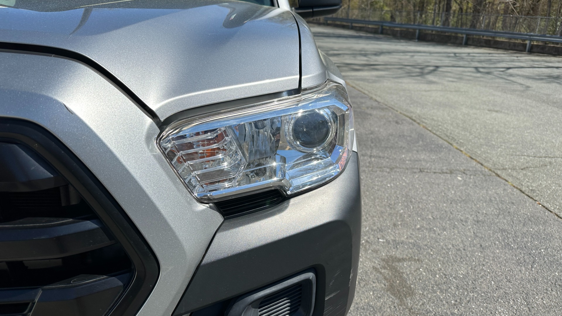 Used 2017 Toyota Tacoma SR5 / CLOTH / ACCESS CAB / UTILITY PACKAGE / PREDATOR SIDE STEPS for sale Sold at Formula Imports in Charlotte NC 28227 33