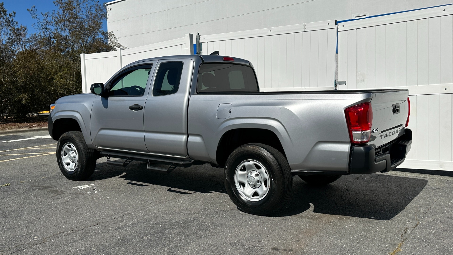Used 2017 Toyota Tacoma SR5 / CLOTH / ACCESS CAB / UTILITY PACKAGE / PREDATOR SIDE STEPS for sale Sold at Formula Imports in Charlotte NC 28227 5
